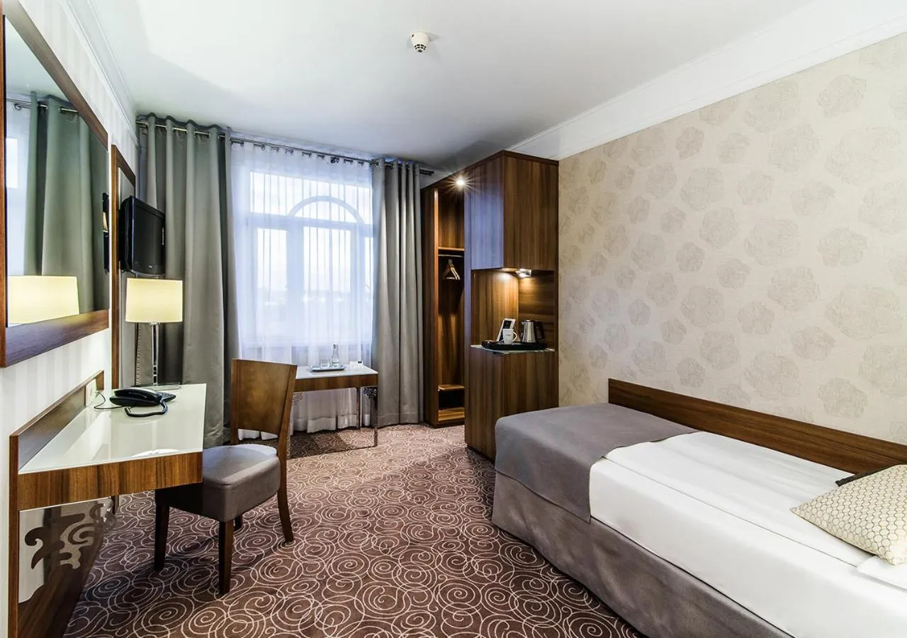 Bed in Hotel Lord - Warsaw Airport