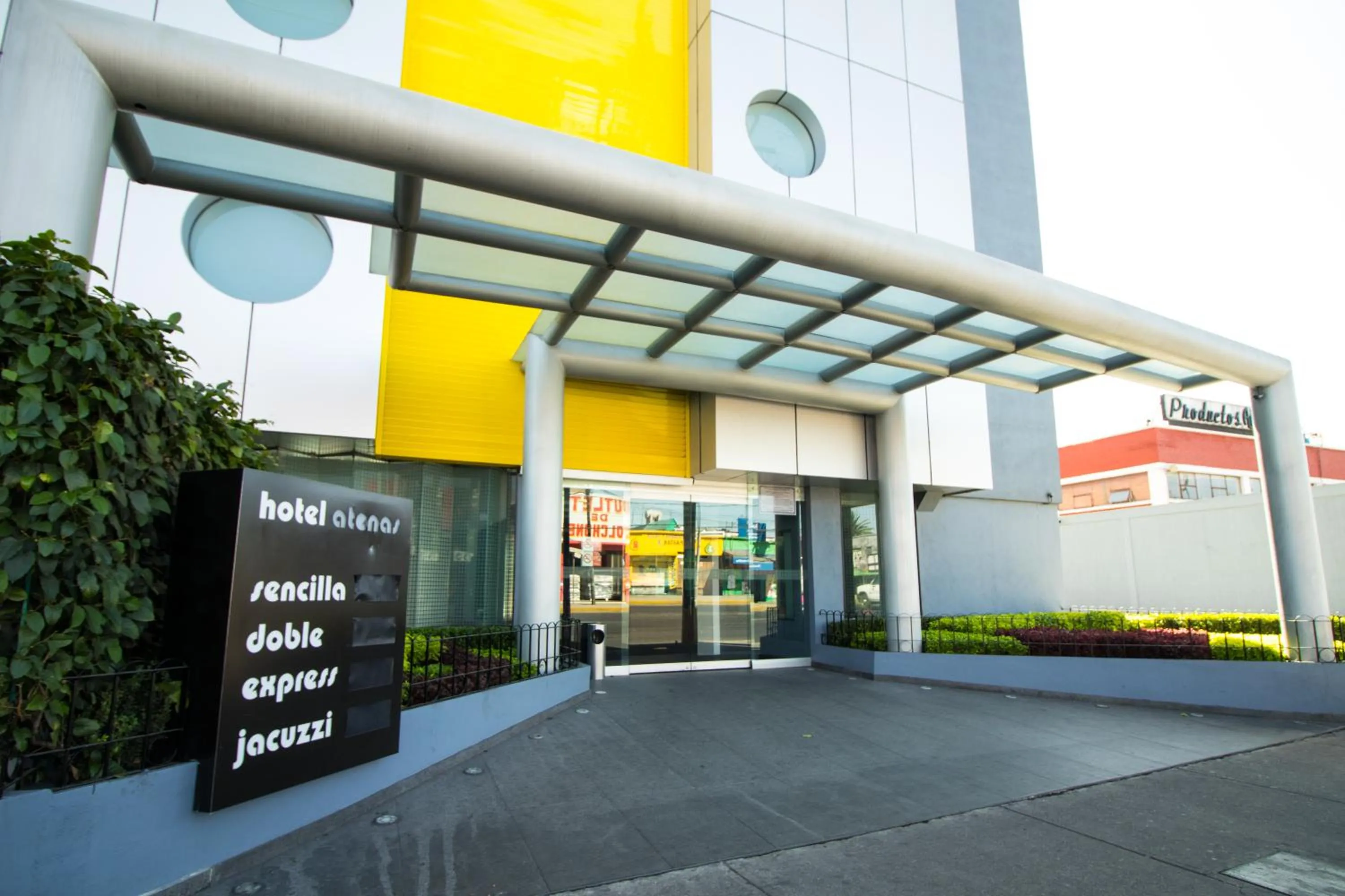 Facade/entrance in Hotel Atenas Plaza