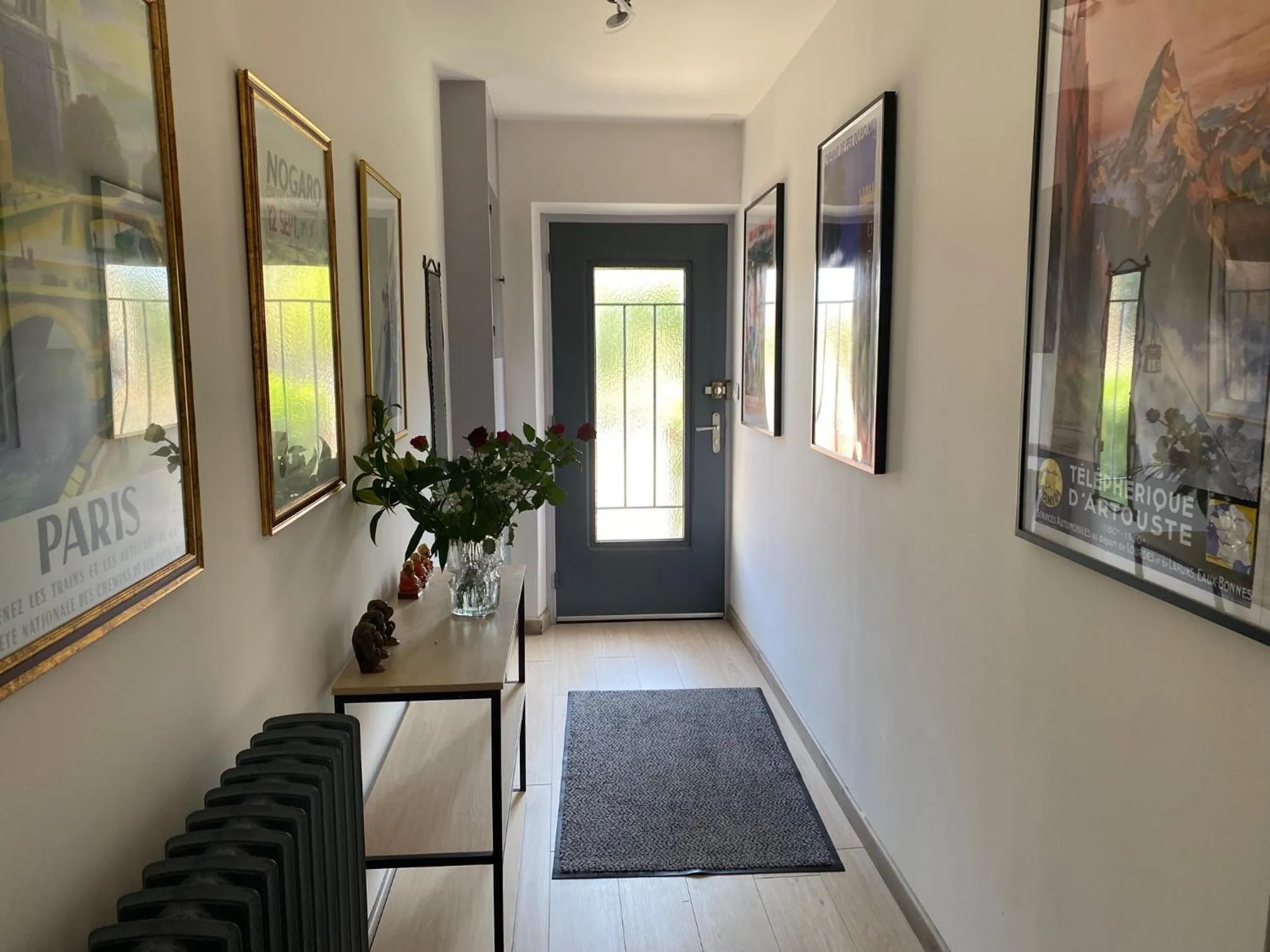 Facade/entrance in Avenue de la Gare