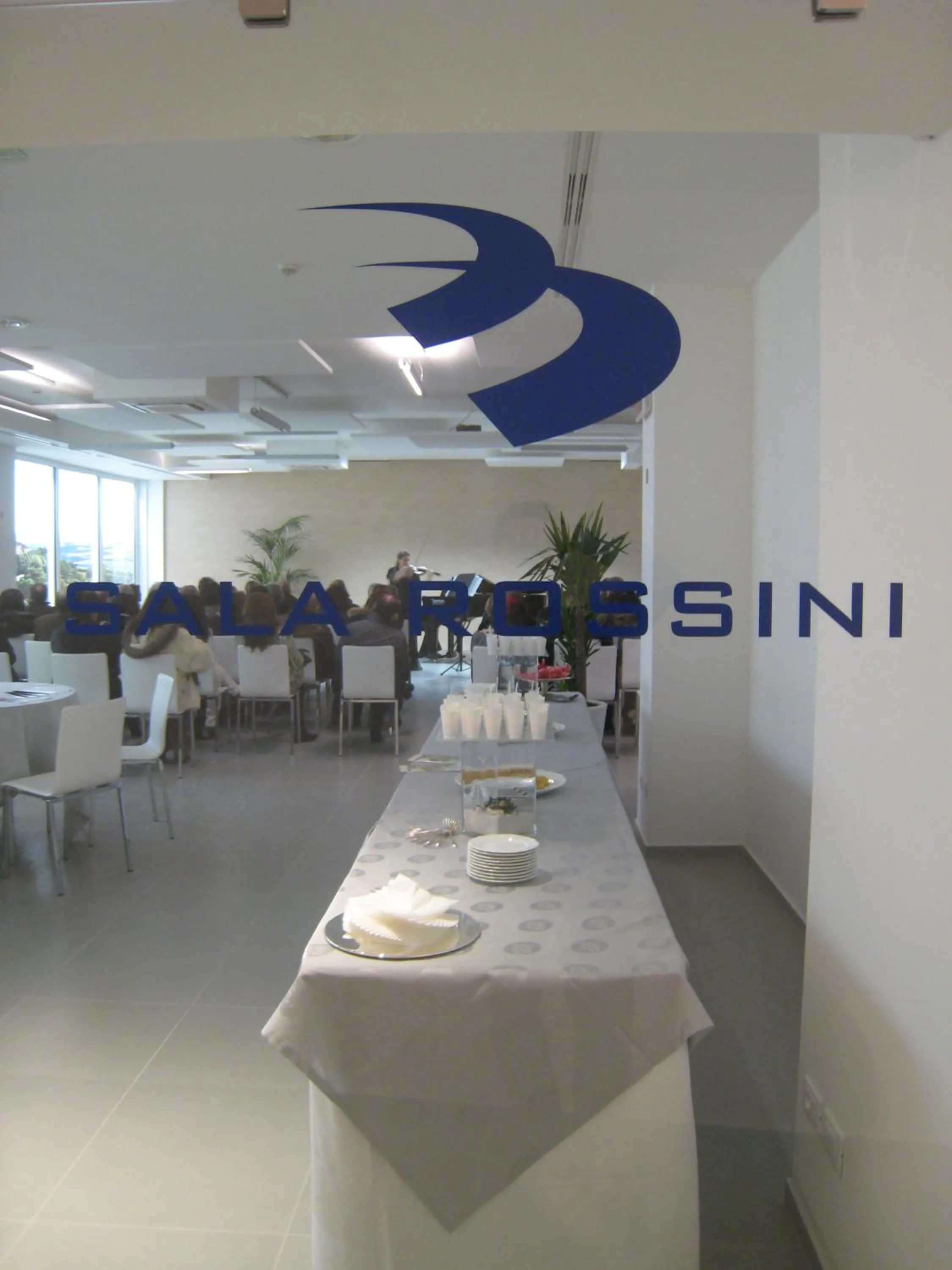 Restaurant/places to eat in Blu Arena Hotel