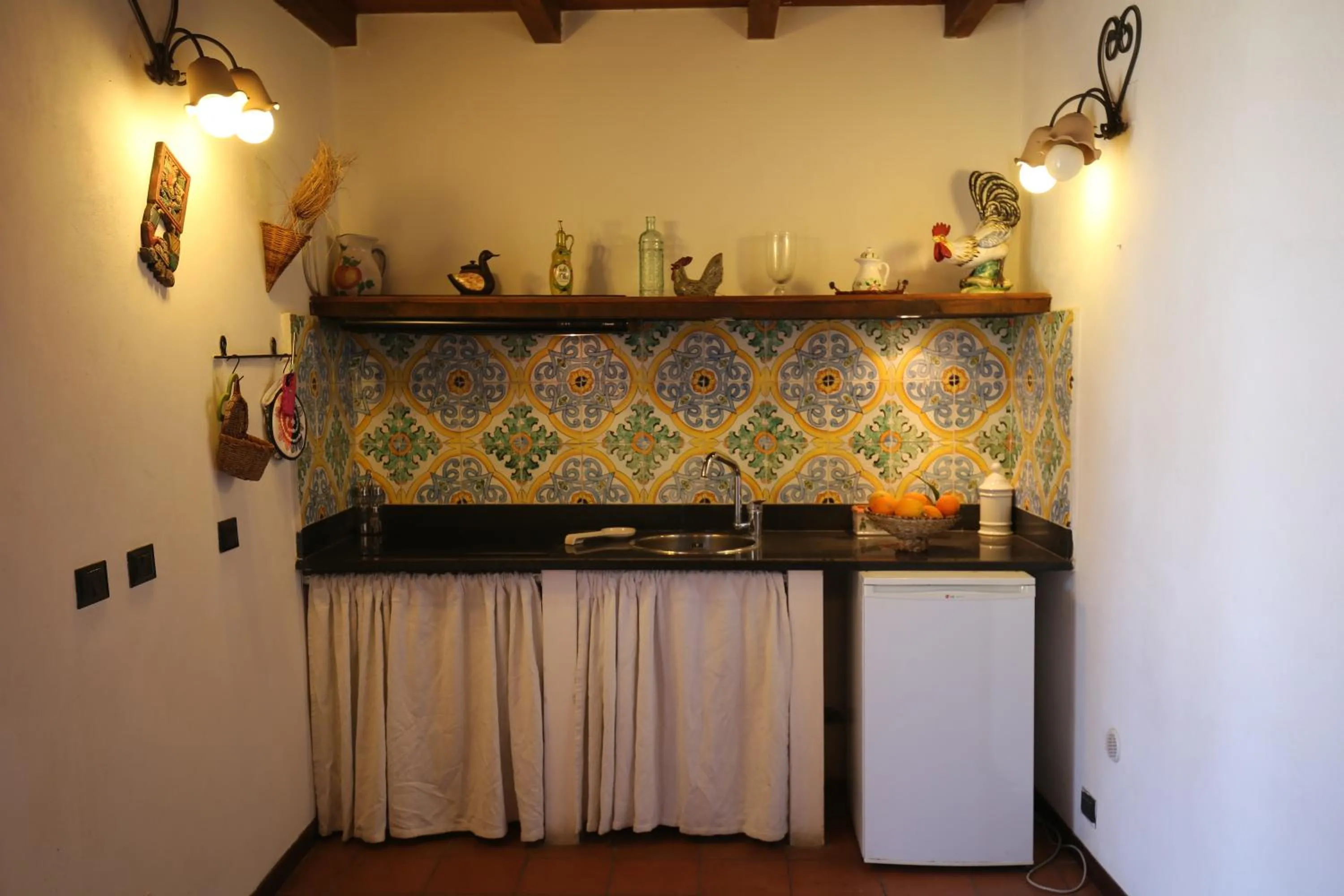 Kitchen or kitchenette in Villa Dei Papiri Fonte Ciane