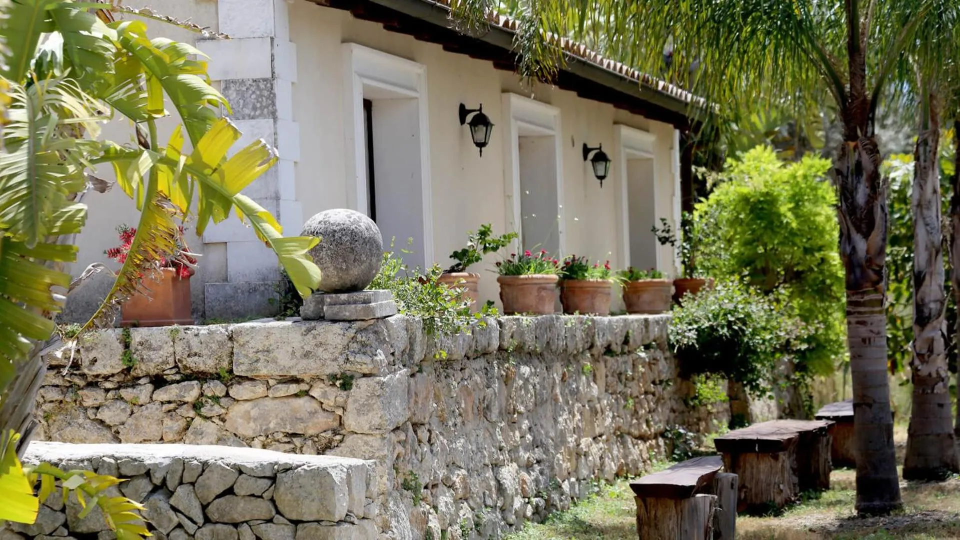 Property building in Villa Dei Papiri Fonte Ciane