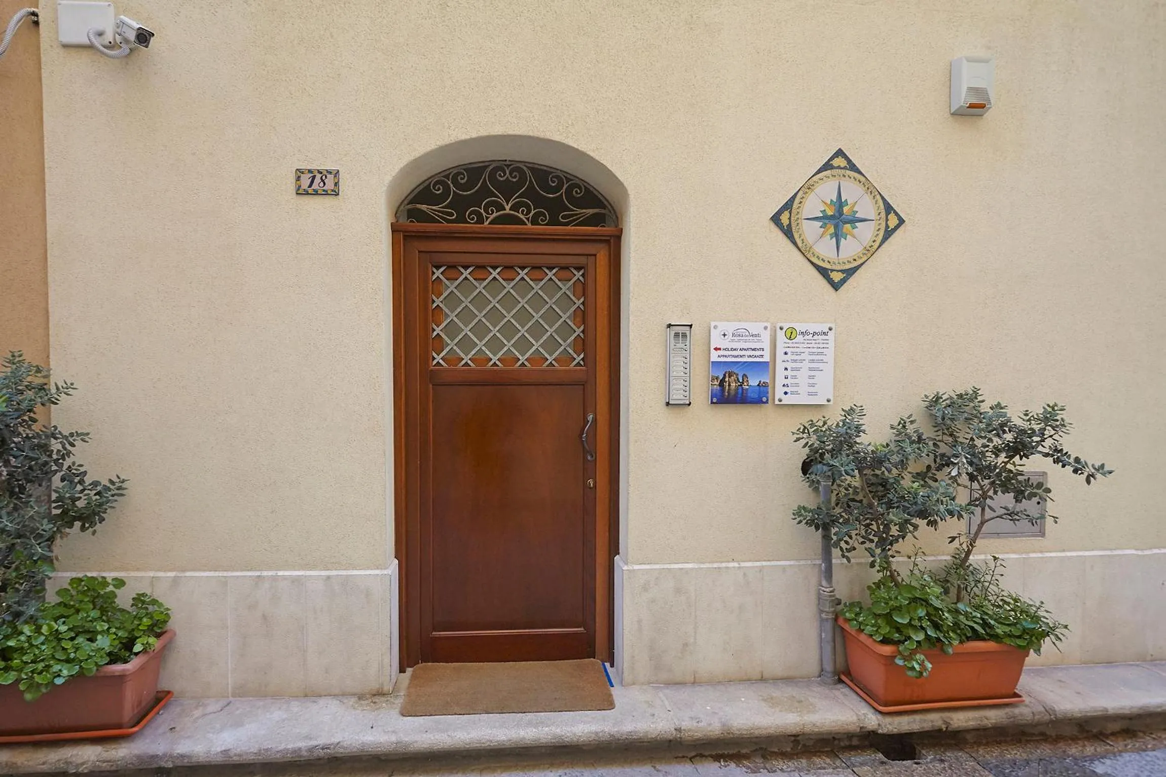 Property building in Appartamenti Rosa Dei Venti