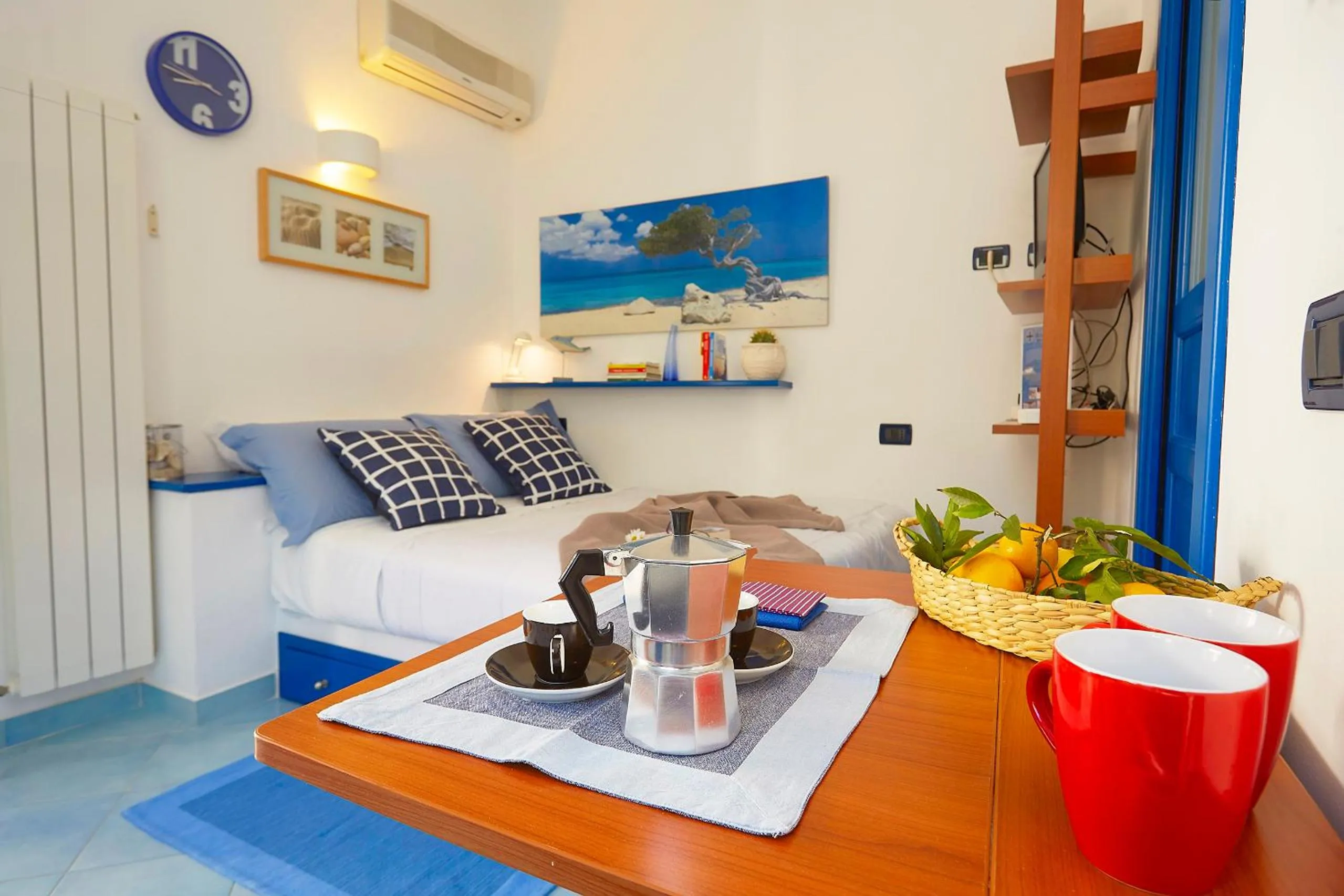 Dining area, Bed in Appartamenti Rosa Dei Venti