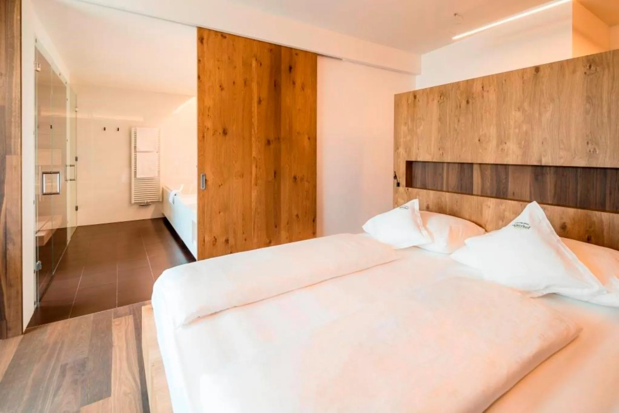 Bedroom, Bed in Hotel Valserhof