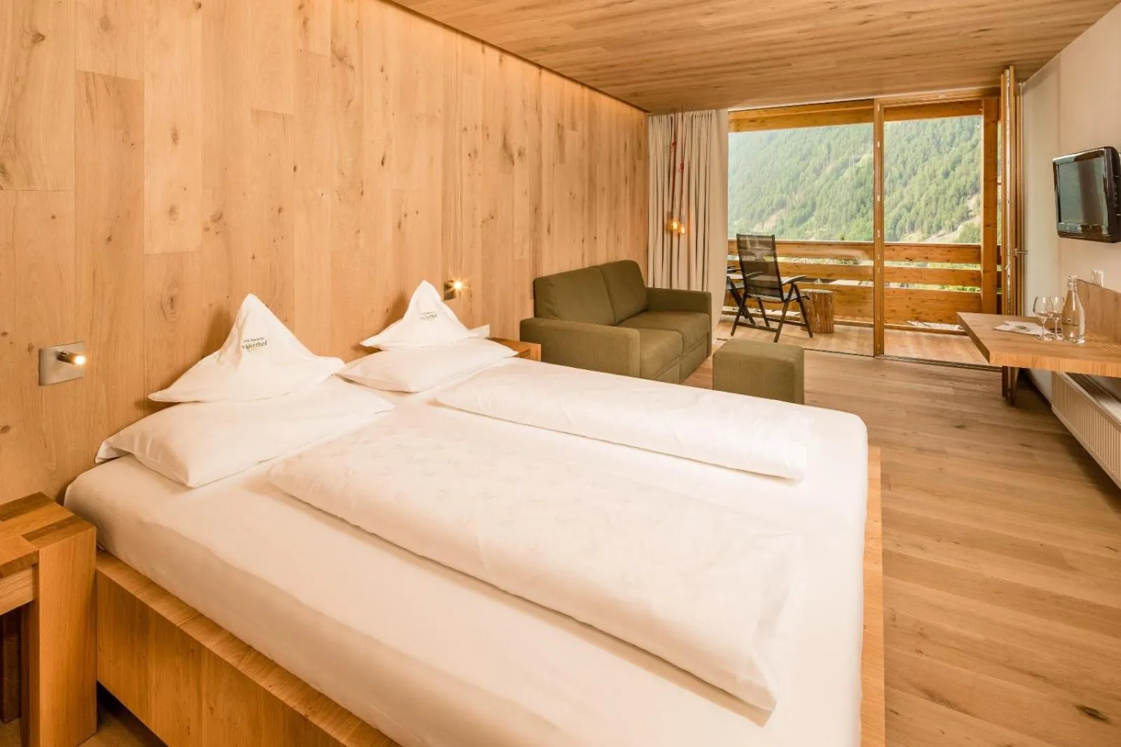 Bedroom, Bed in Hotel Valserhof