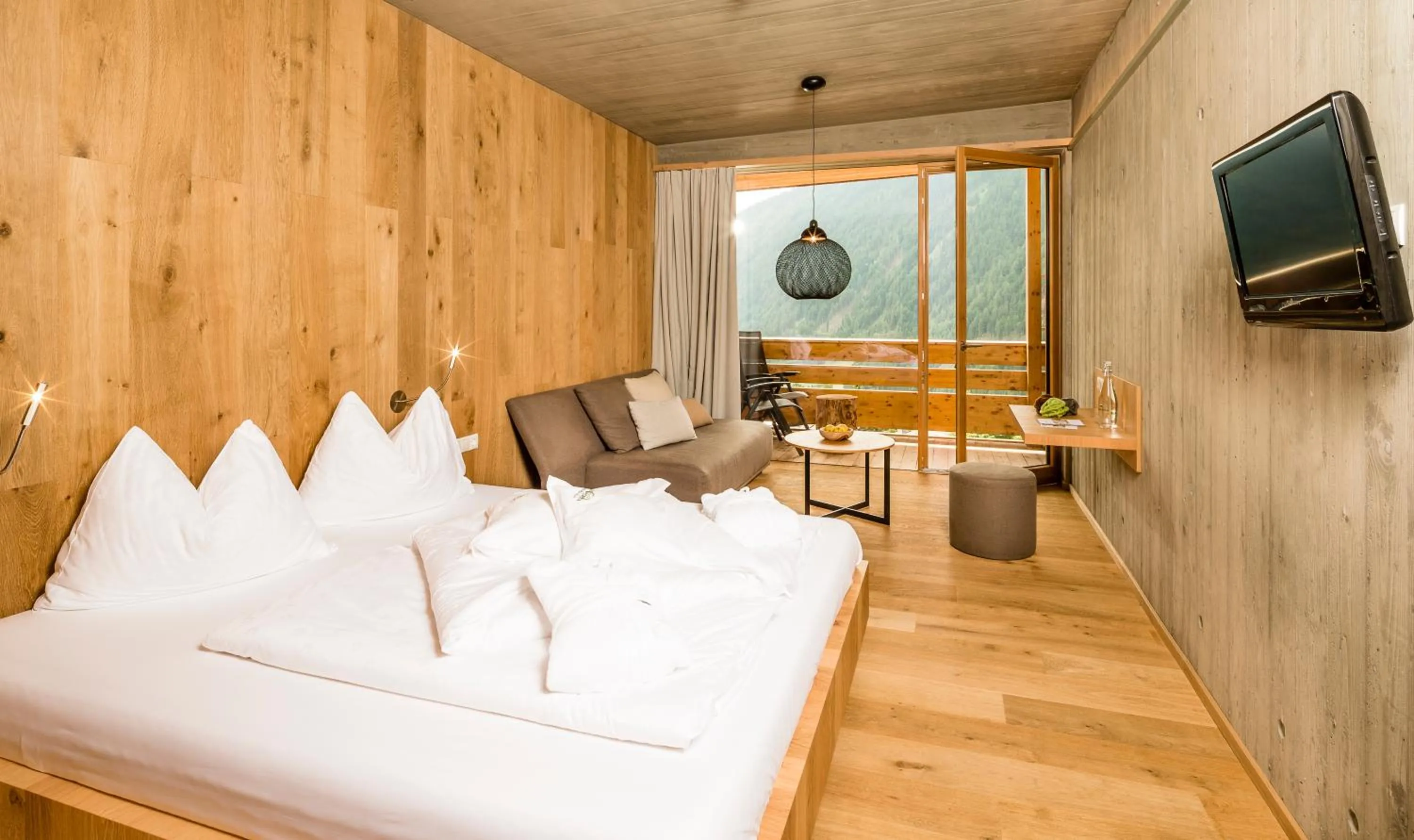 Photo of the whole room, Bed in Hotel Valserhof