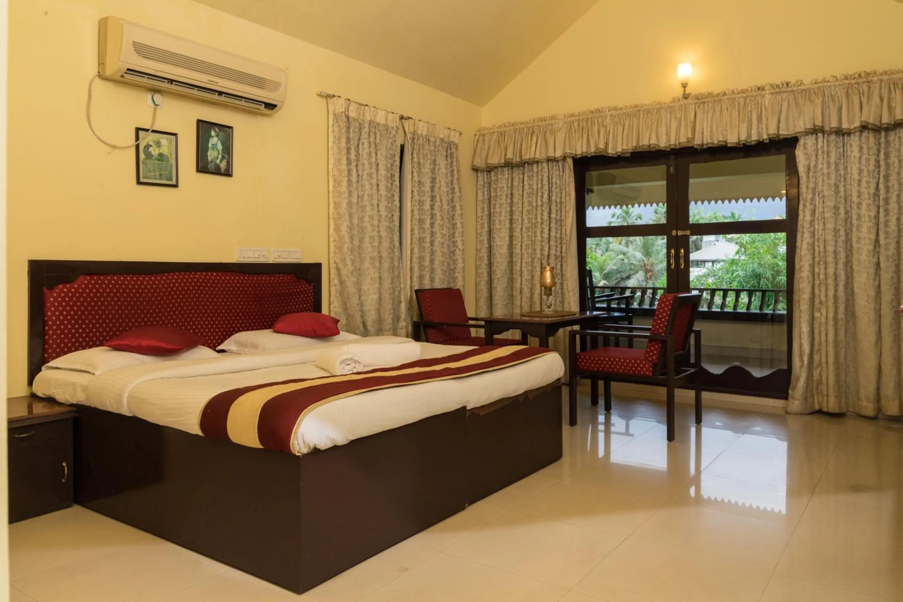 Bed in Wintergreen Water Front Resort