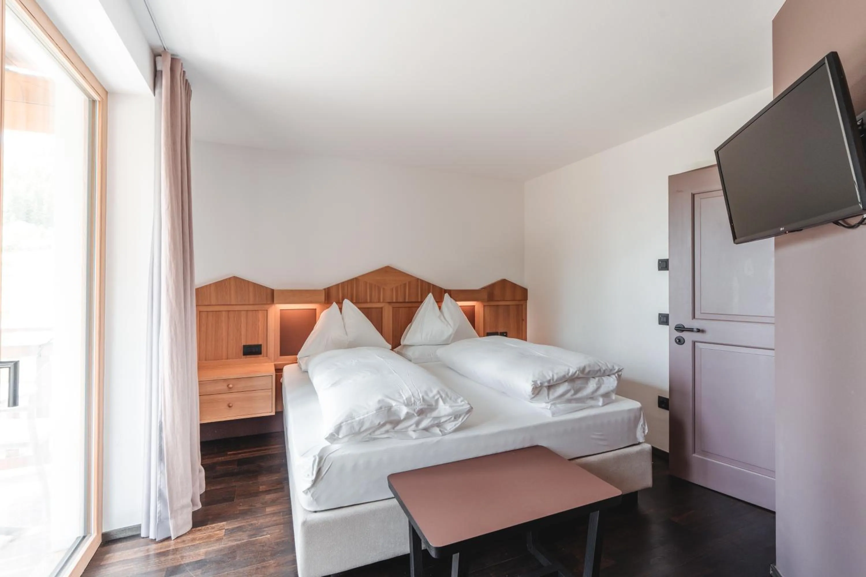 Bedroom, Bed in Hotel Kreuzberg Monte Croce