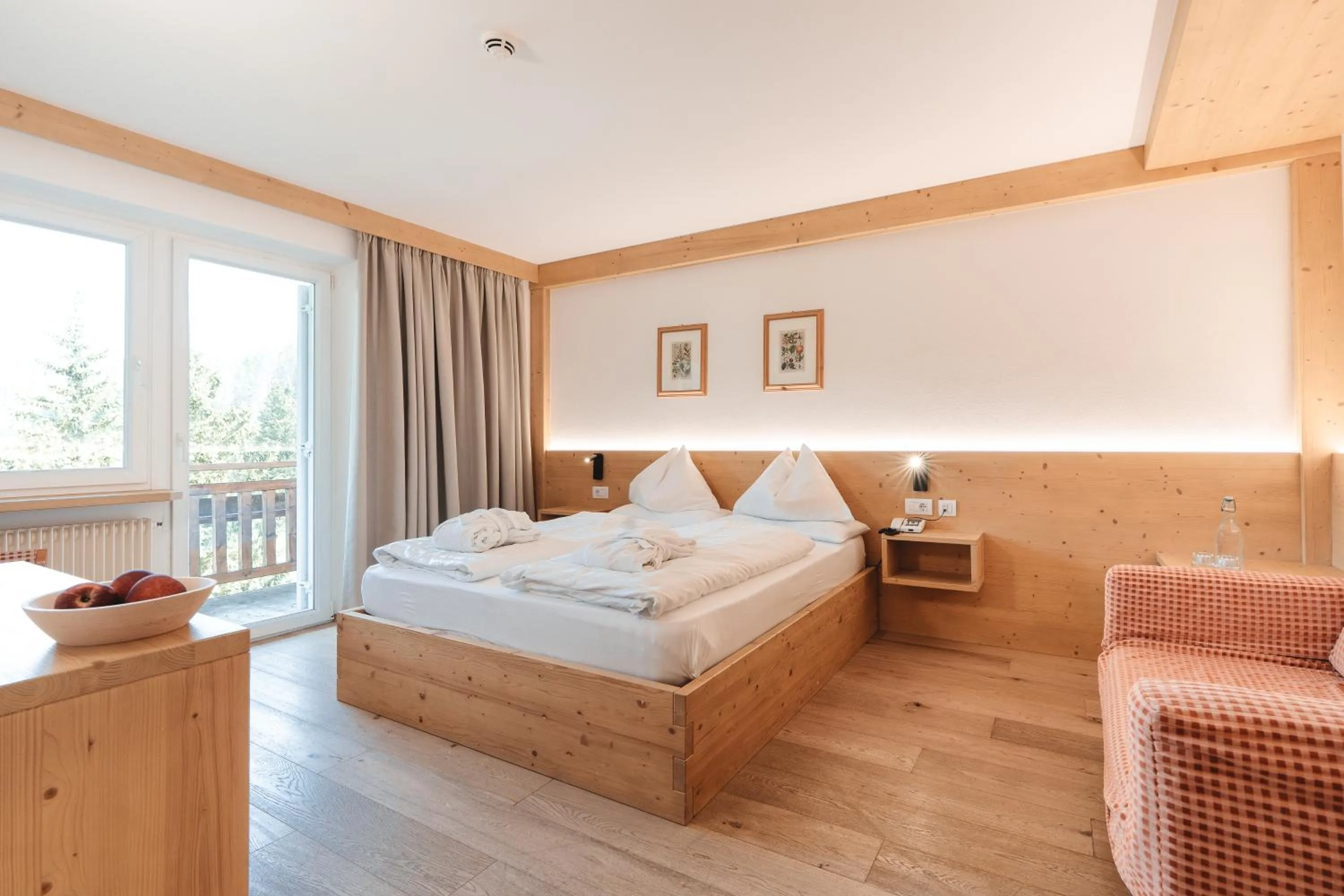 Bedroom, Bed in Hotel Kreuzberg Monte Croce