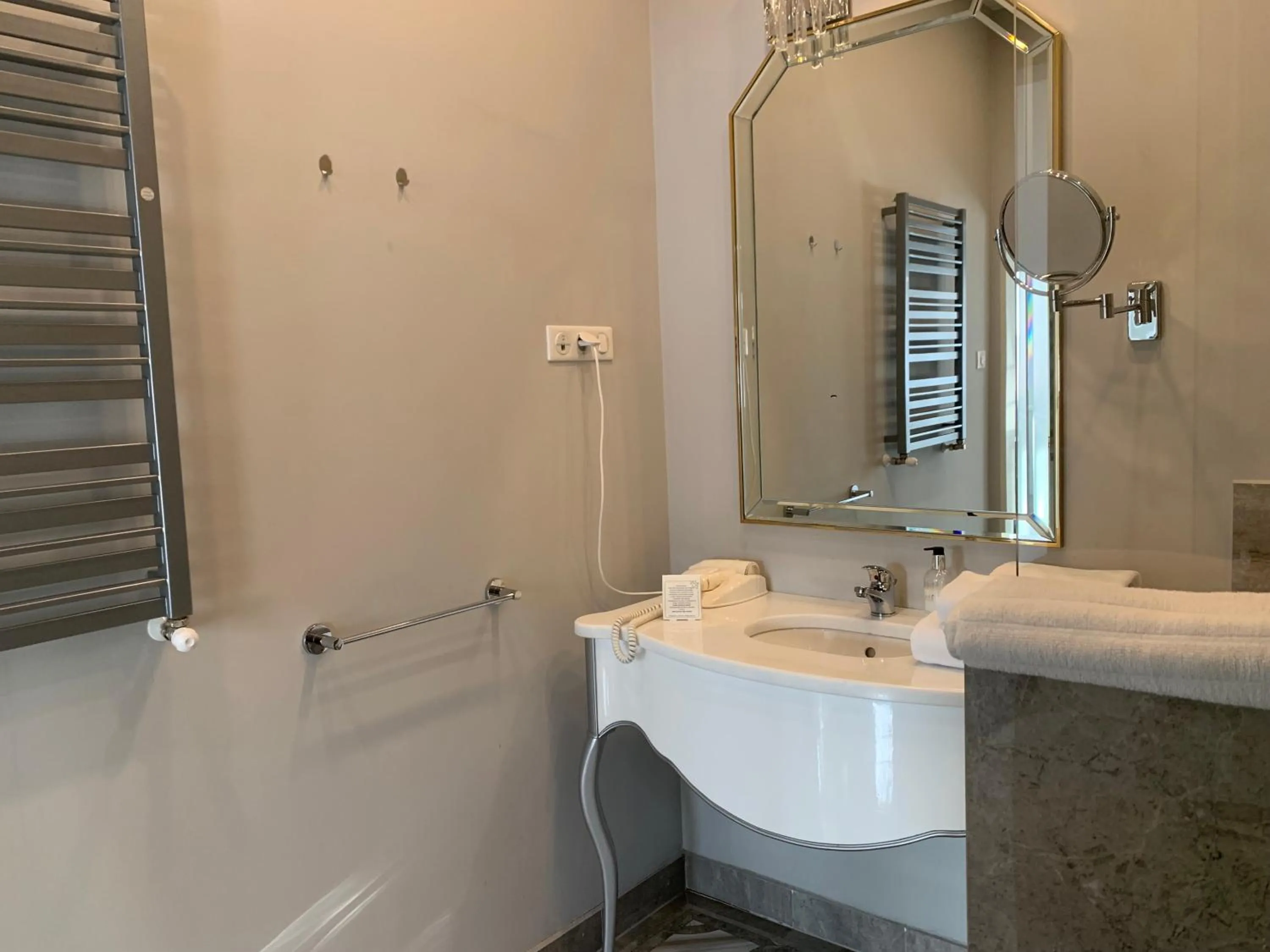 Shower in Pałac na Wodzie Hotel & SPA