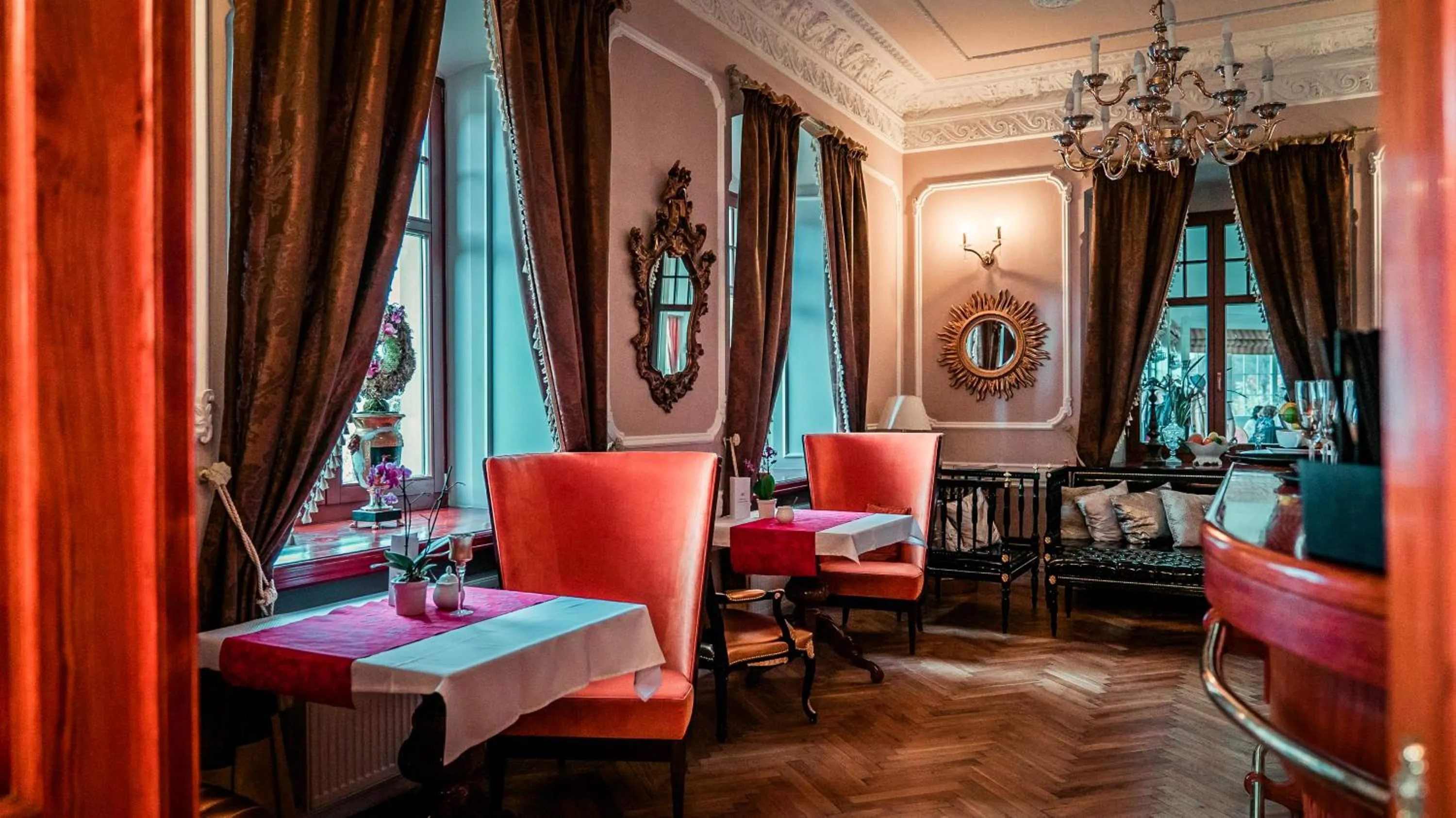 Lounge or bar in Pałac na Wodzie Hotel & SPA