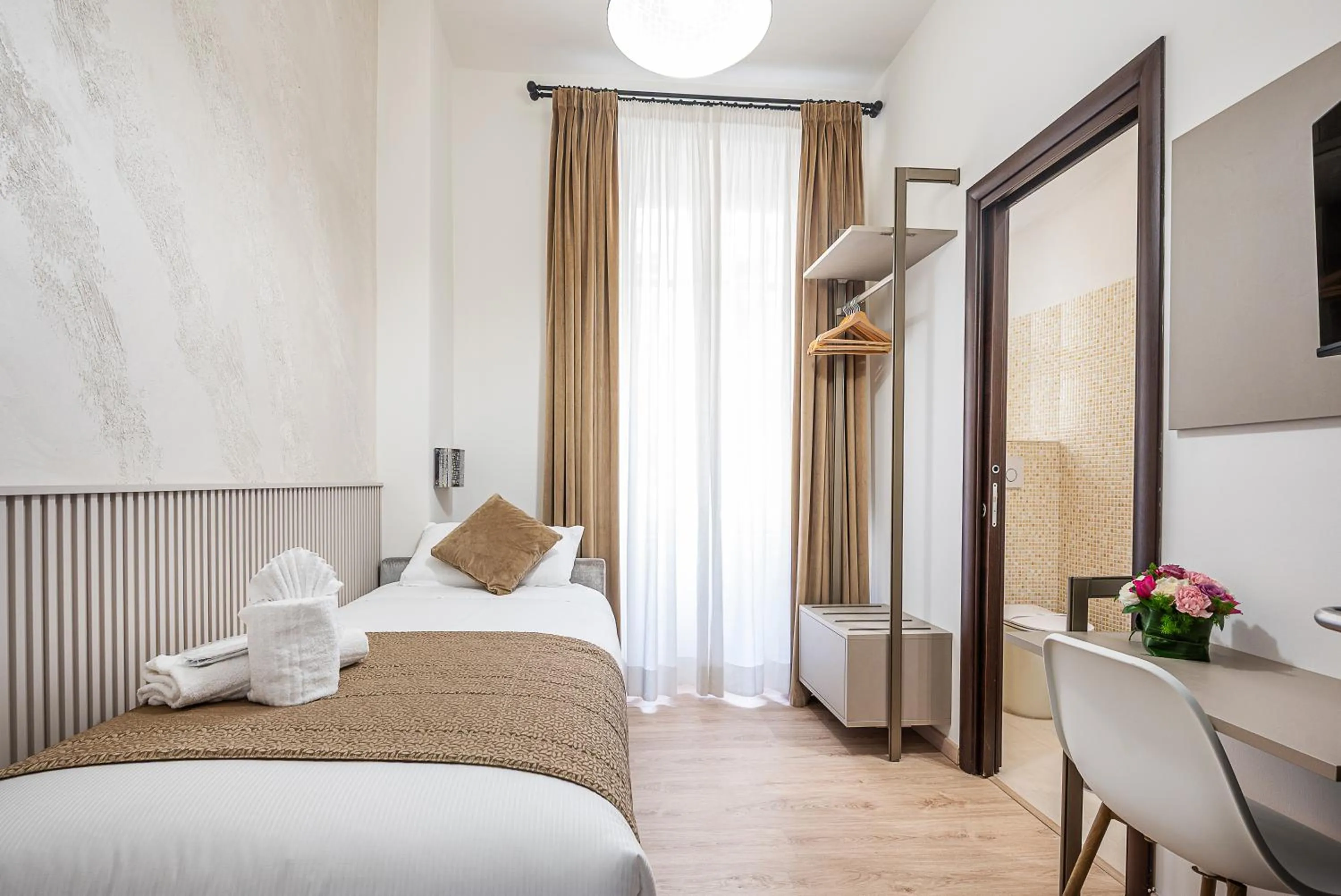 Bedroom, Bed in Cola Di Rienzo Suite Guest House