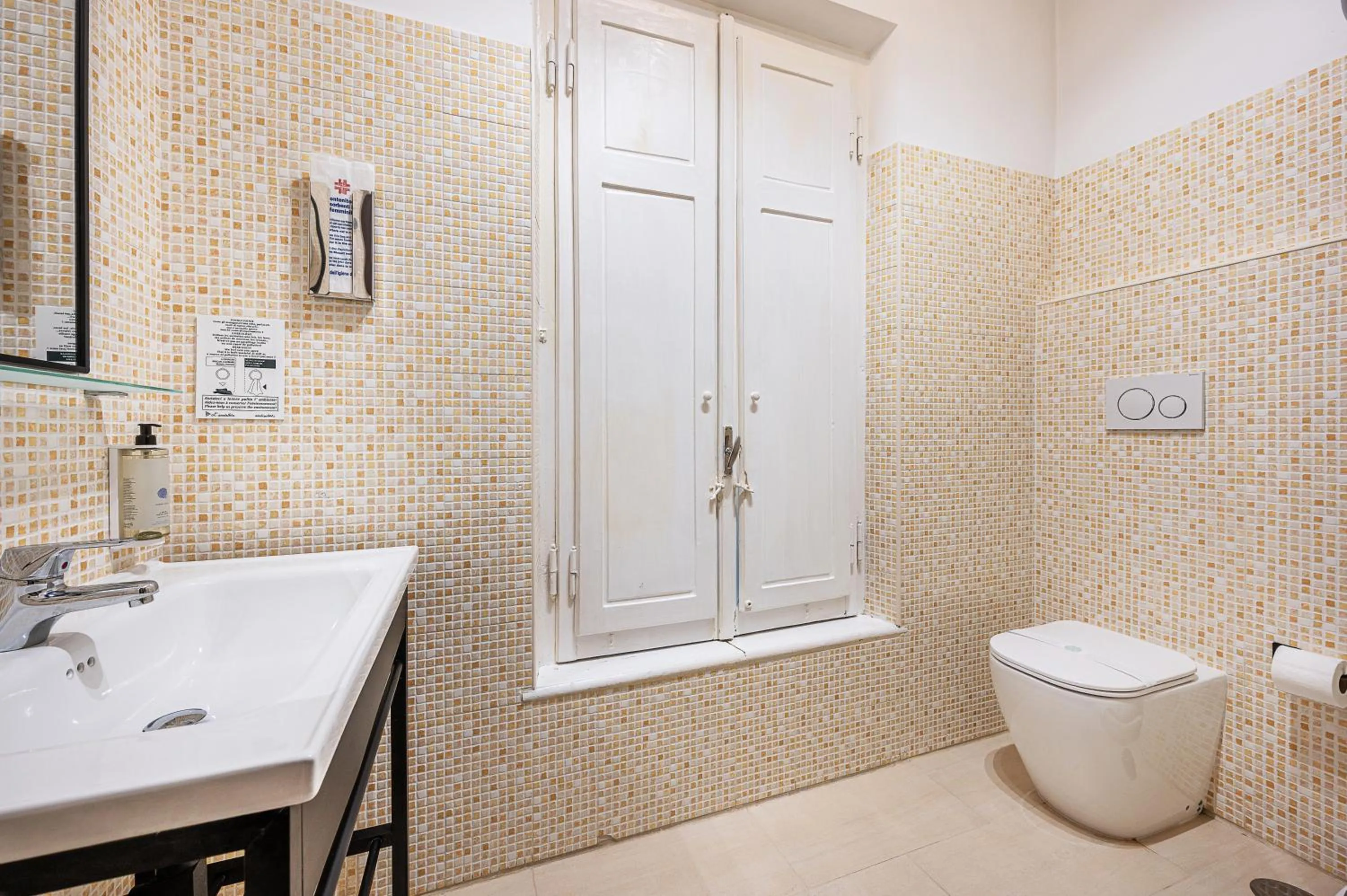 Bathroom in Cola Di Rienzo Suite Guest House