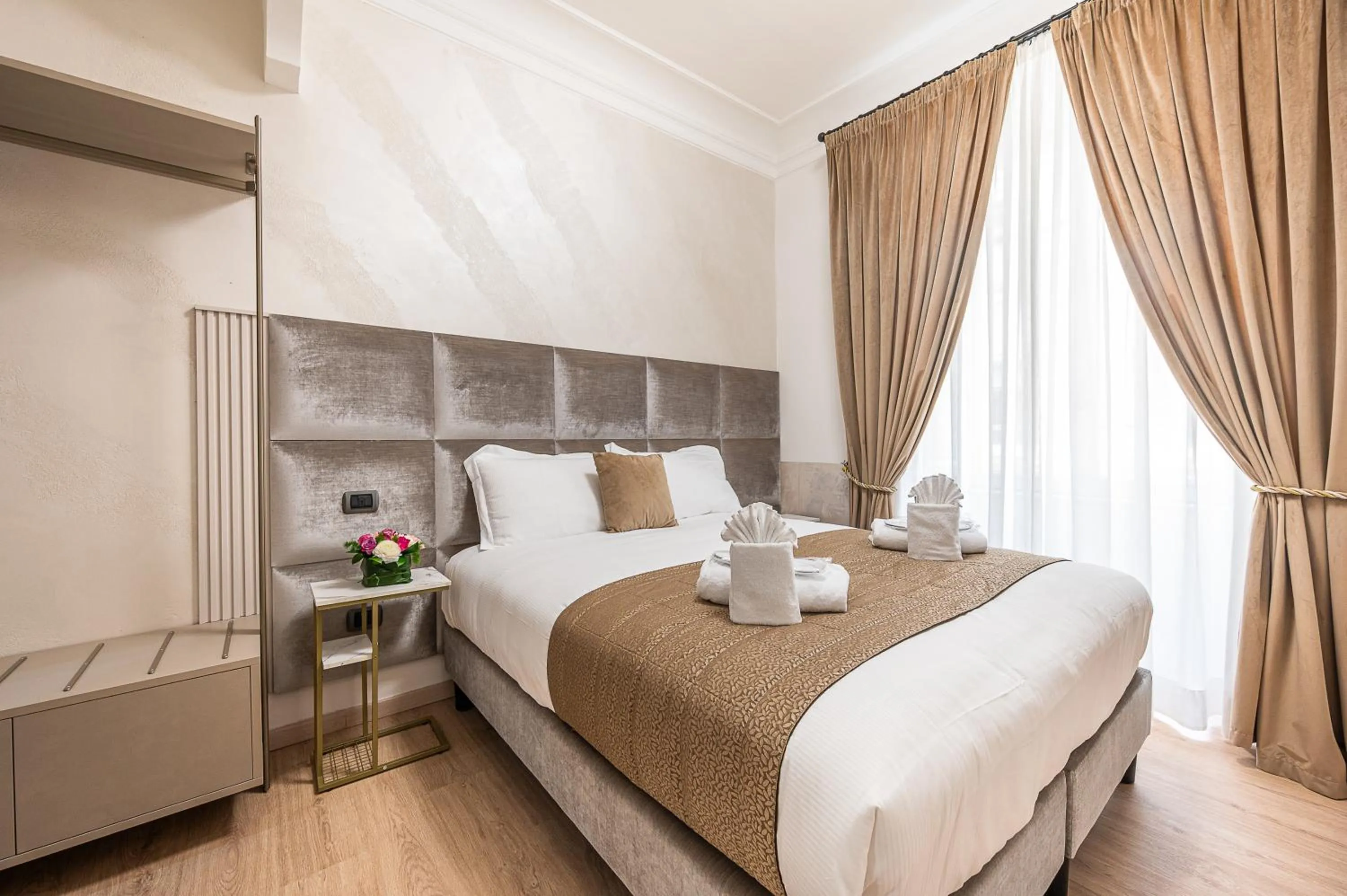 Bedroom, Bed in Cola Di Rienzo Suite Guest House