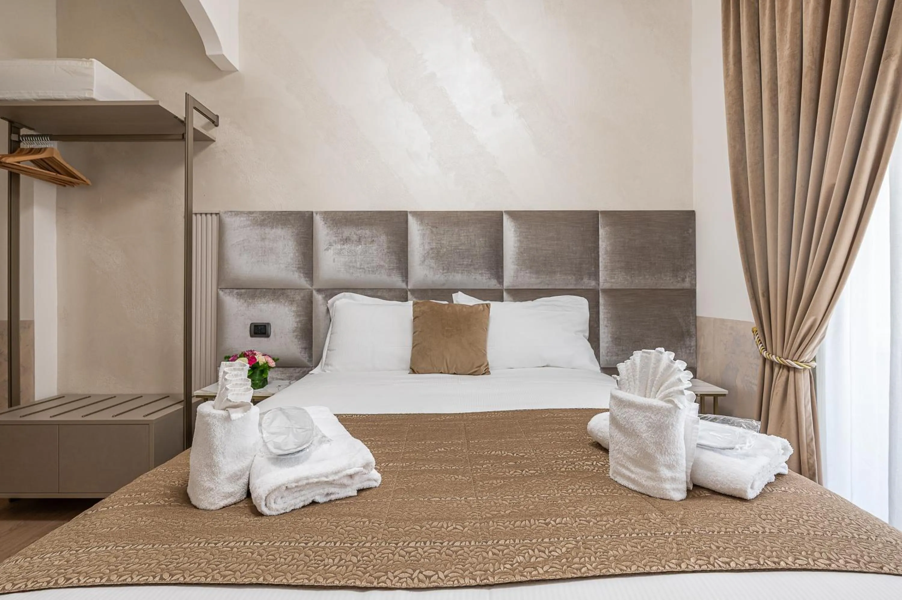 Bedroom, Bed in Cola Di Rienzo Suite Guest House