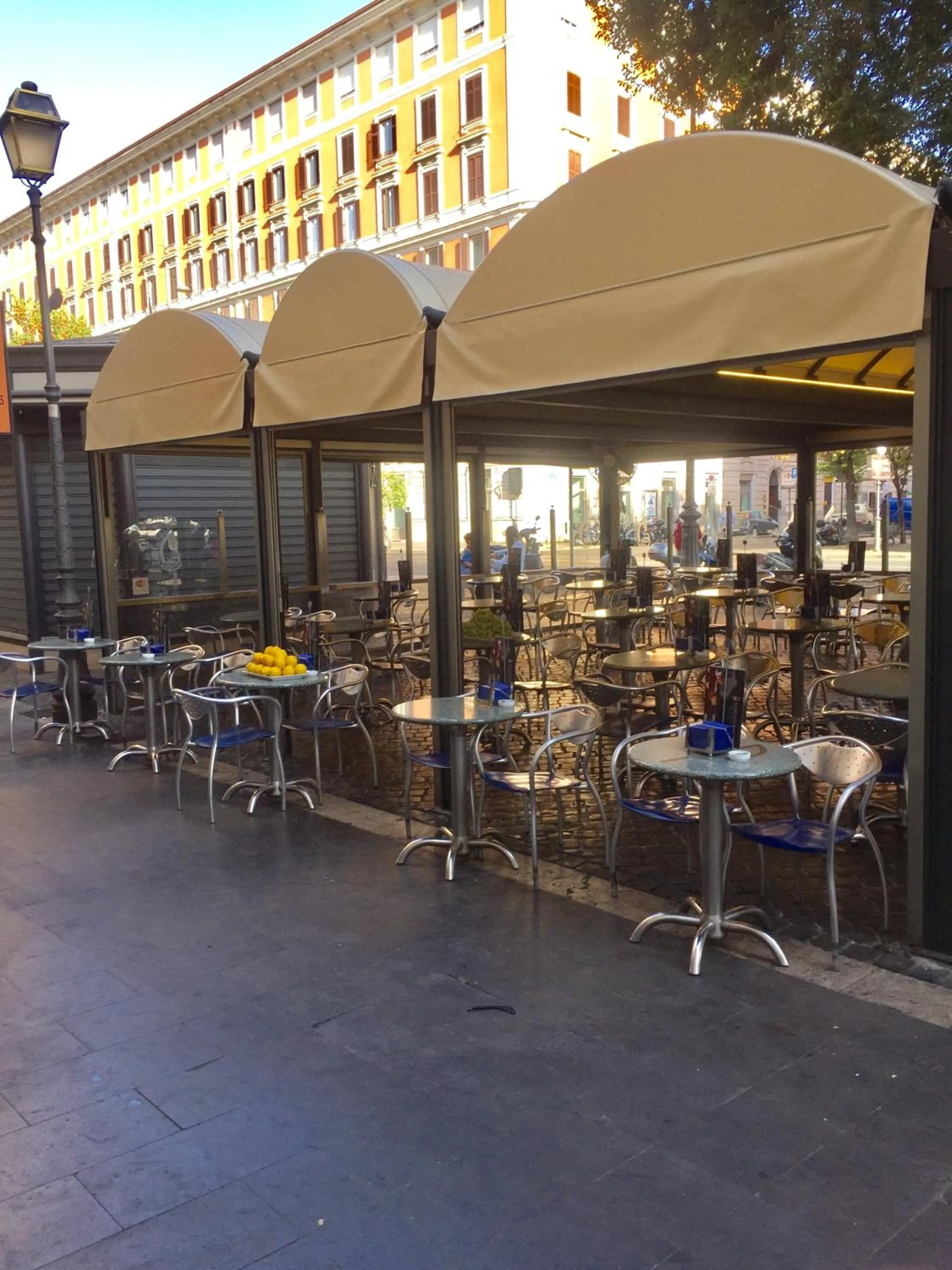 Restaurant/places to eat in Cola Di Rienzo Suite Guest House