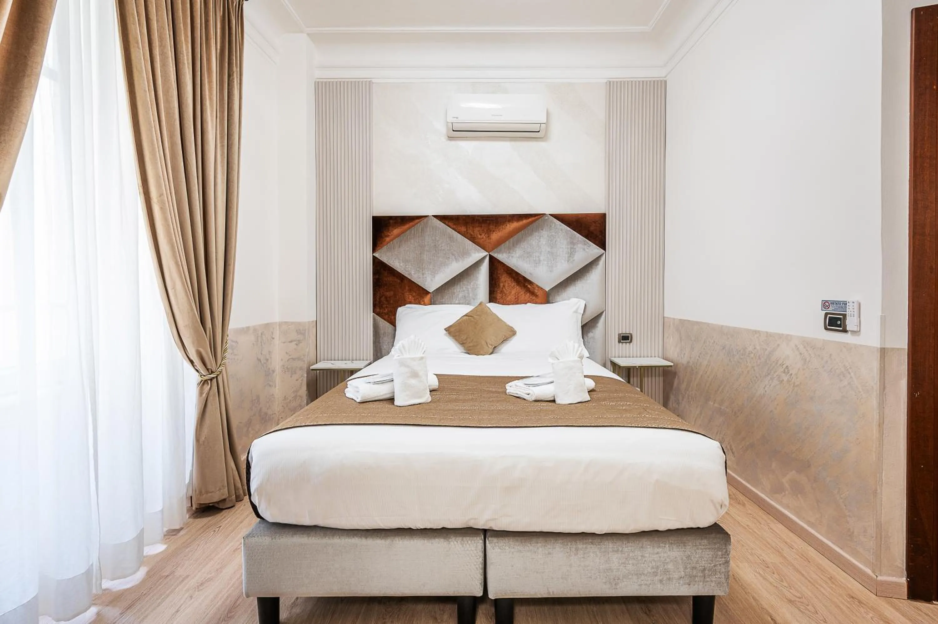 Bedroom, Bed in Cola Di Rienzo Suite Guest House