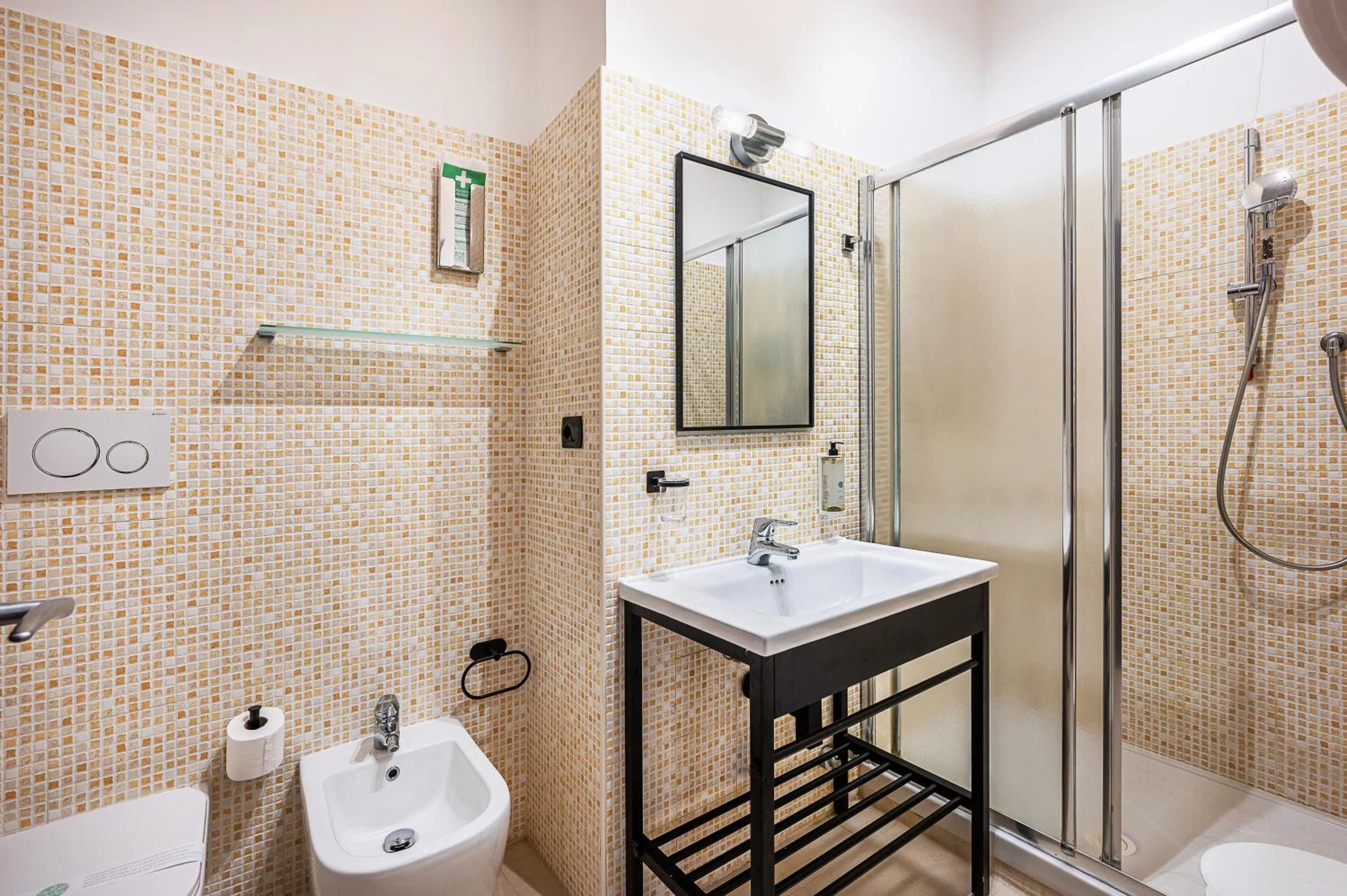 Shower in Cola Di Rienzo Suite Guest House