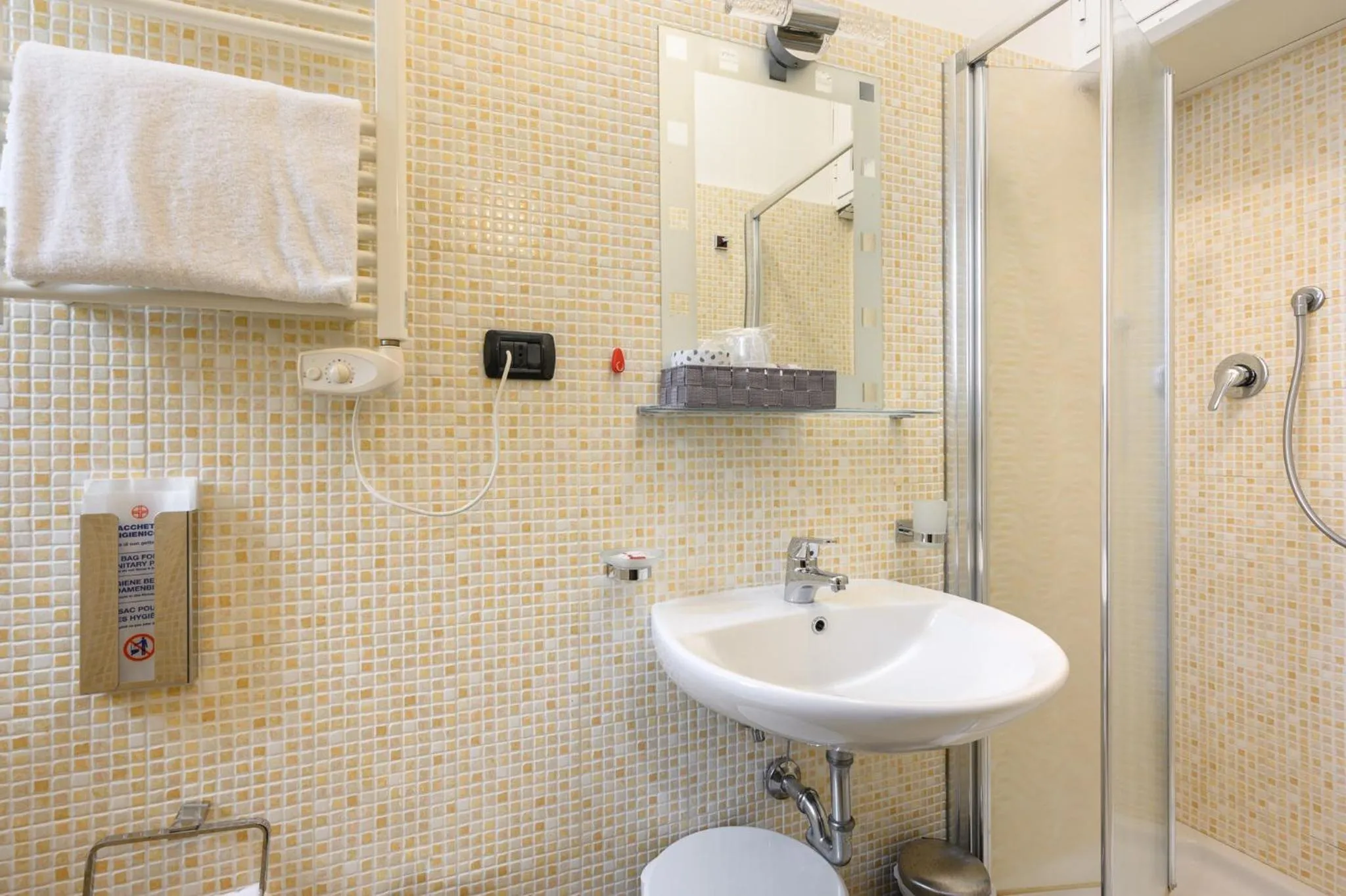 Bathroom in Cola Di Rienzo Suite Guest House