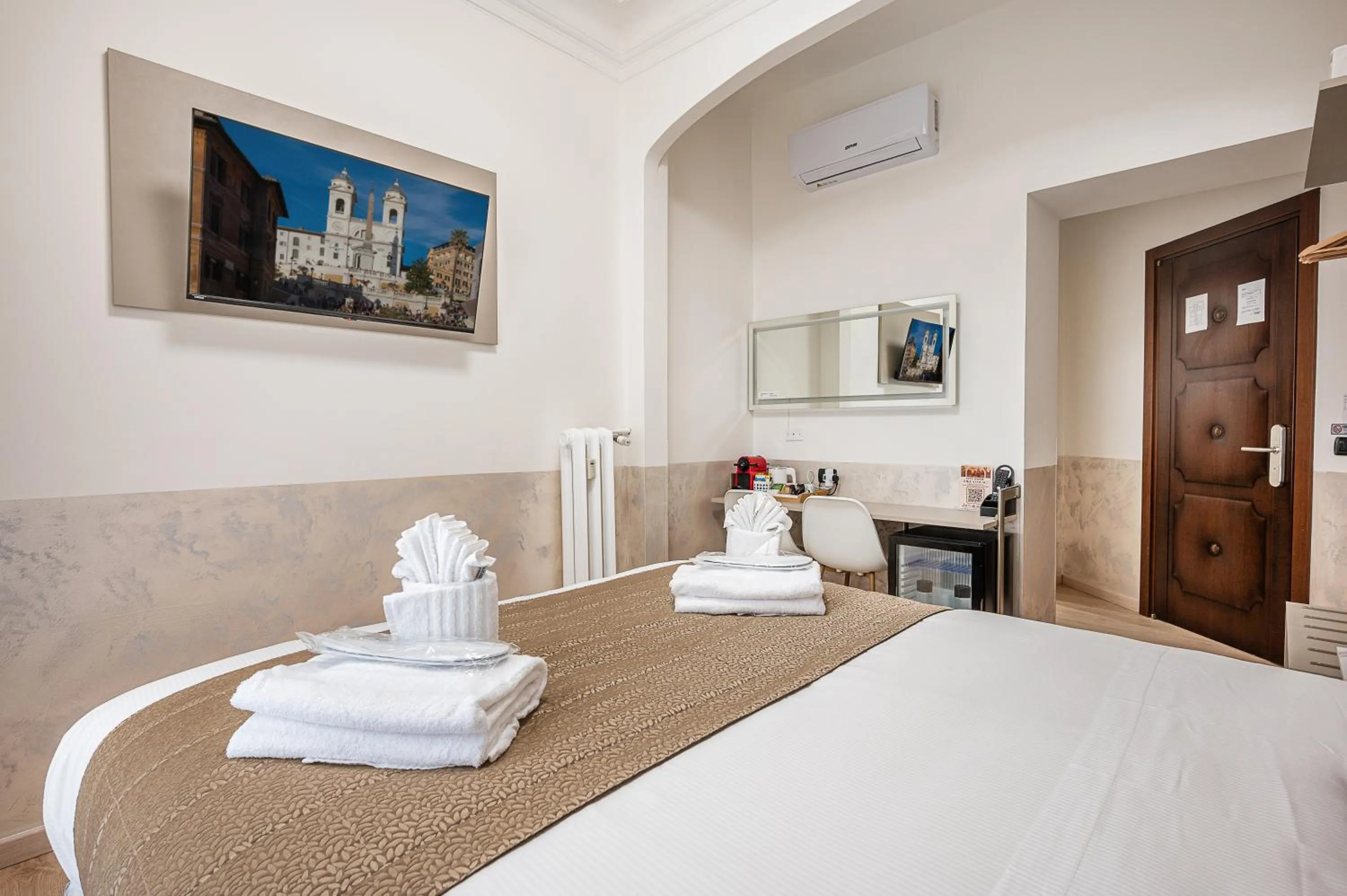 Bedroom, Bed in Cola Di Rienzo Suite Guest House