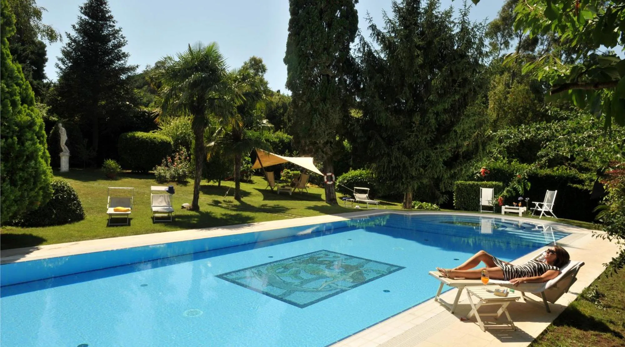 Swimming pool in Hotel Villa Clementina