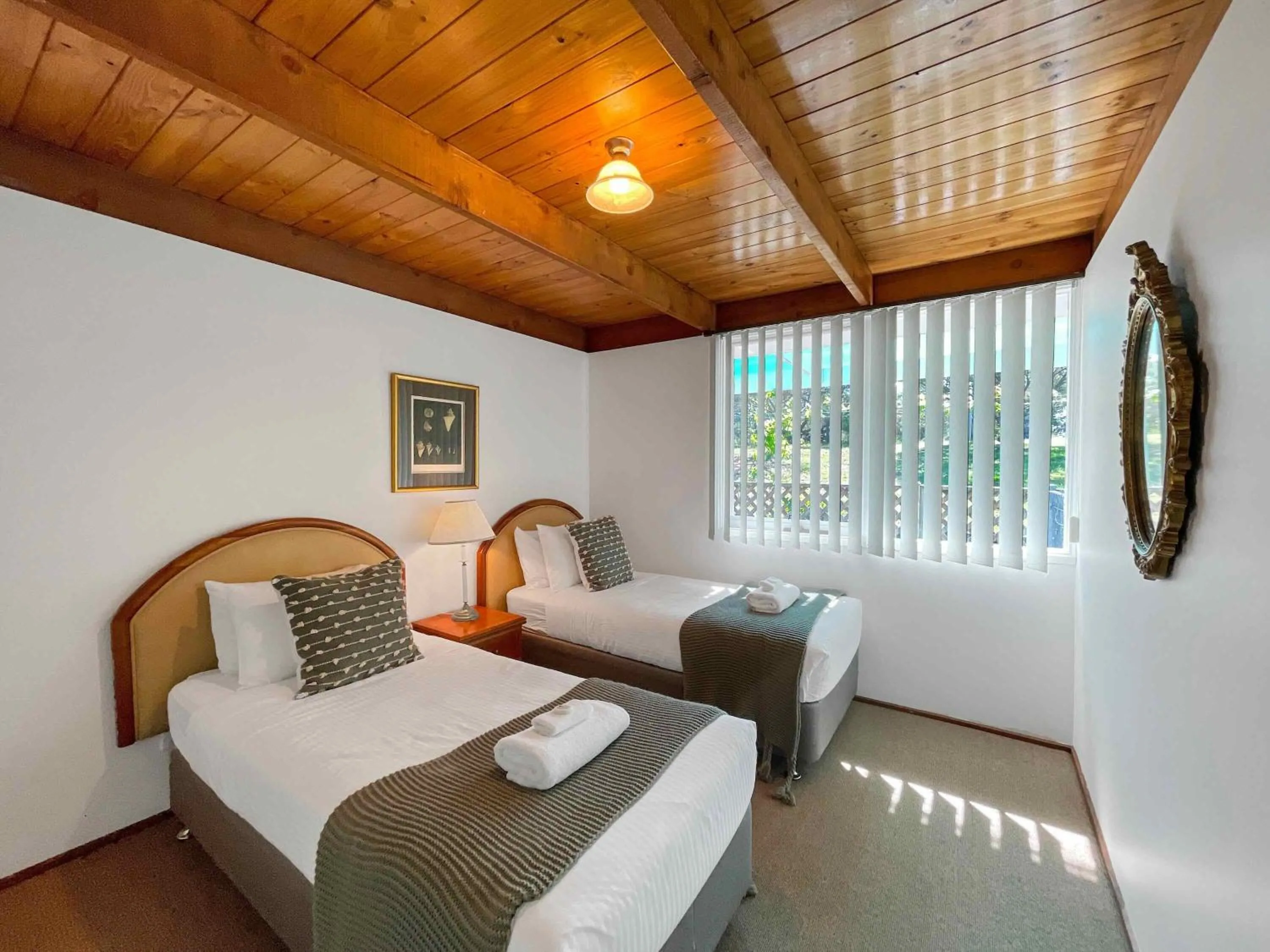 Bed in Englewood Ridge