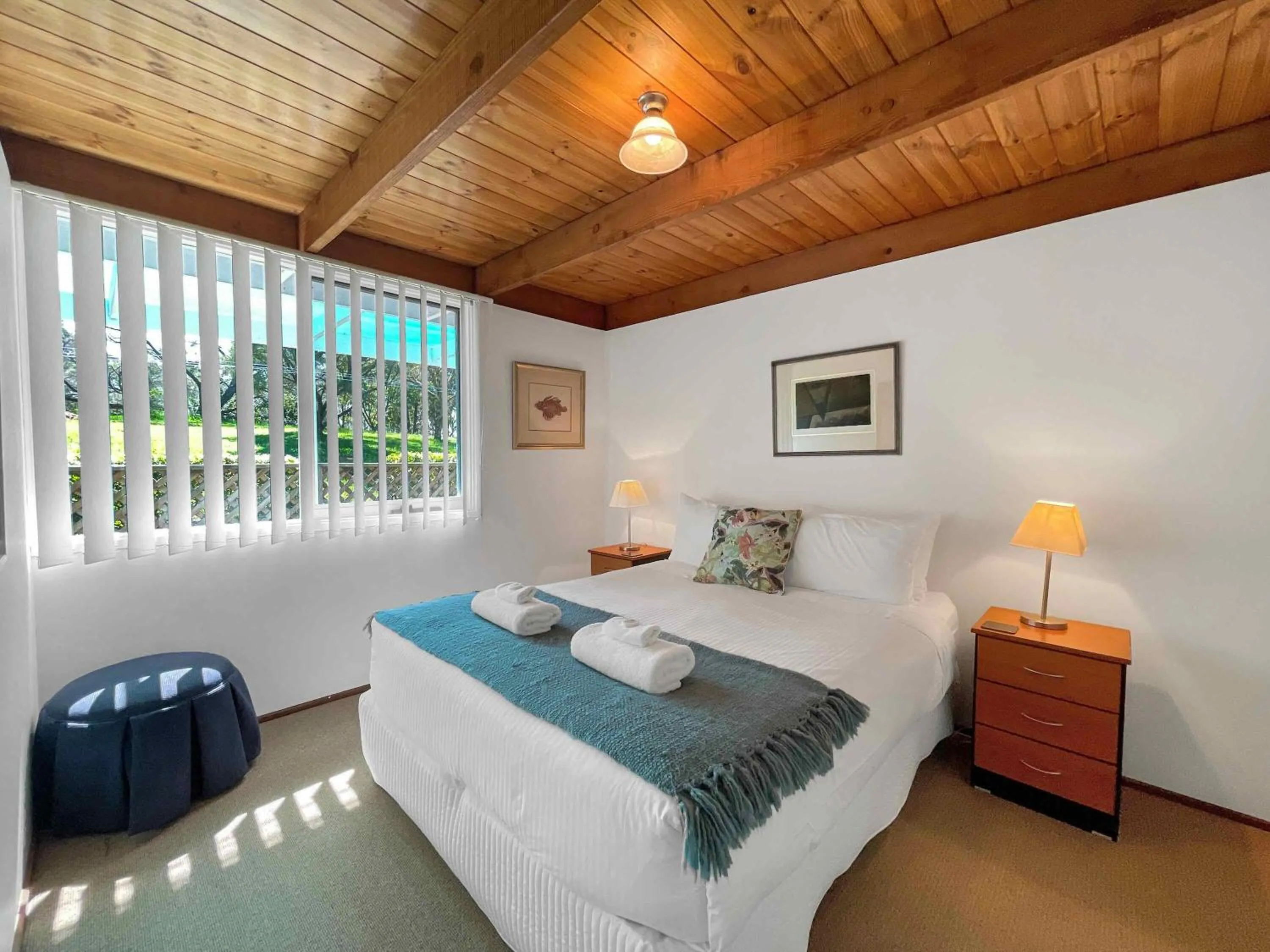 Bed in Englewood Ridge