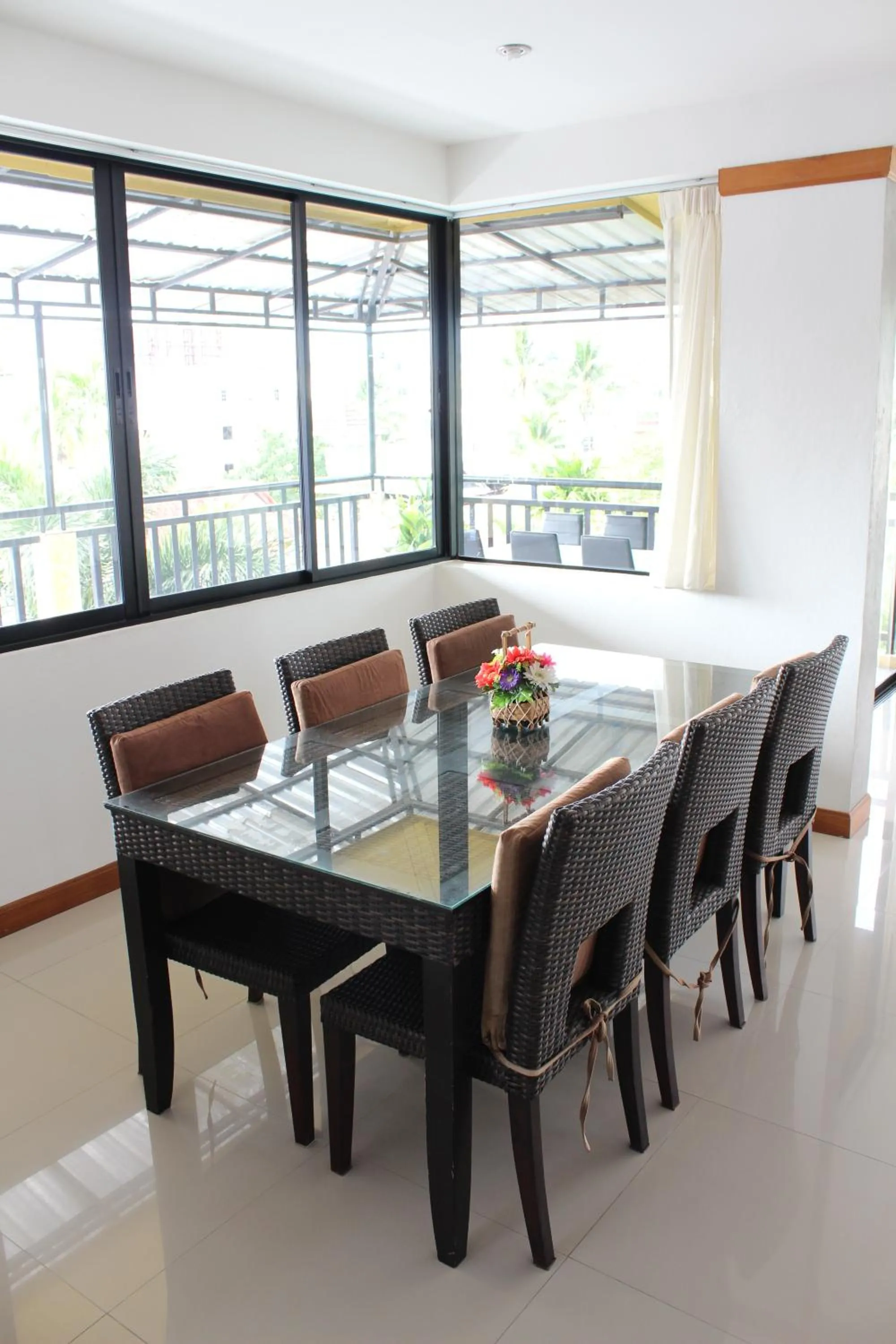 Dining area in B Happy Resort - SHA ExtraPlus