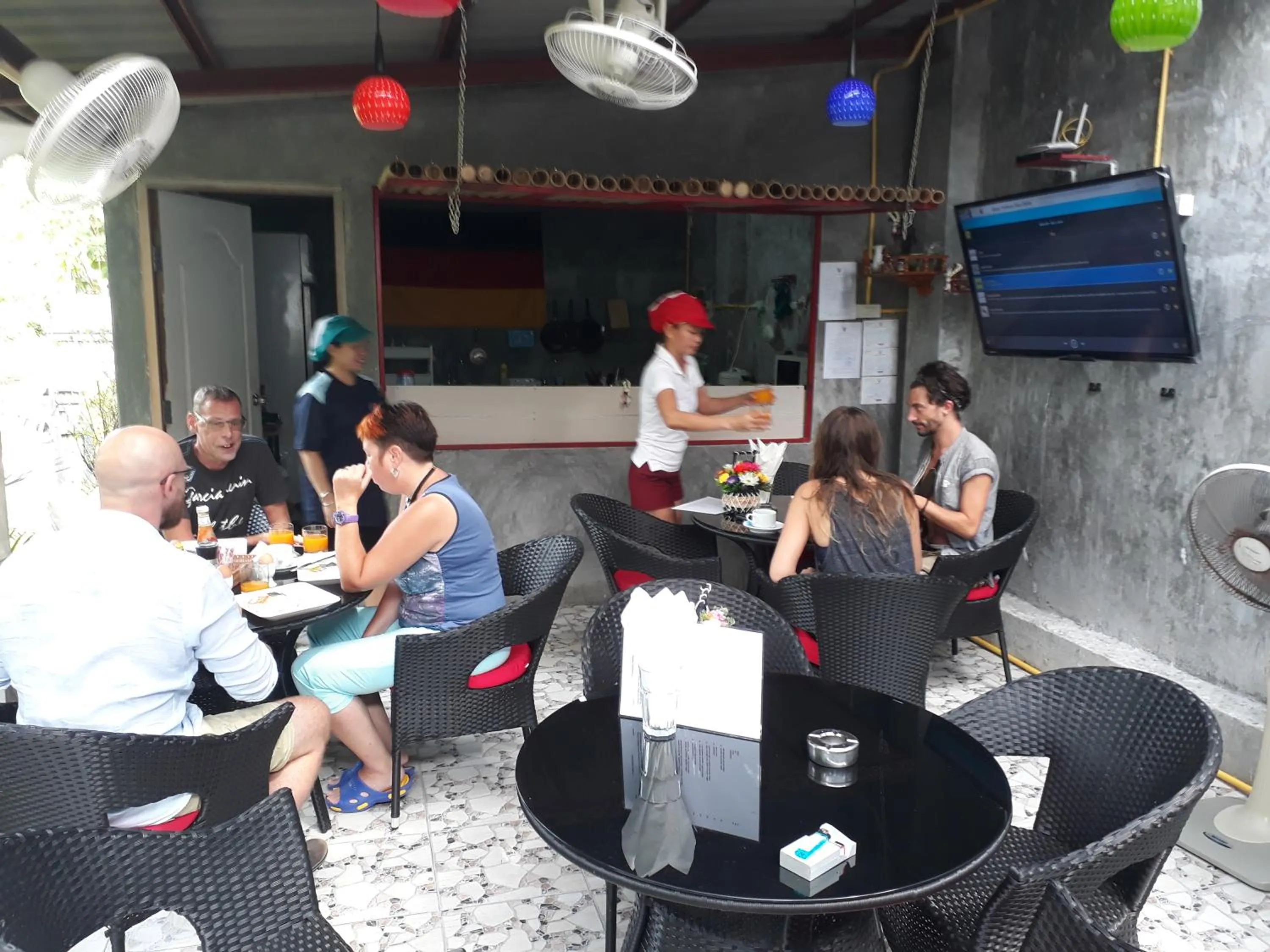 Restaurant/places to eat in B Happy Resort - SHA ExtraPlus