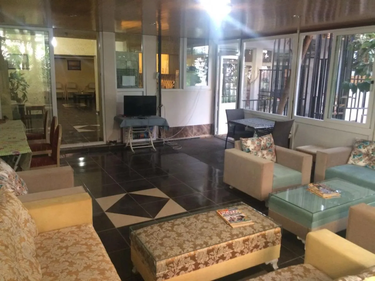 Communal lounge/ TV room in Uyar Palace