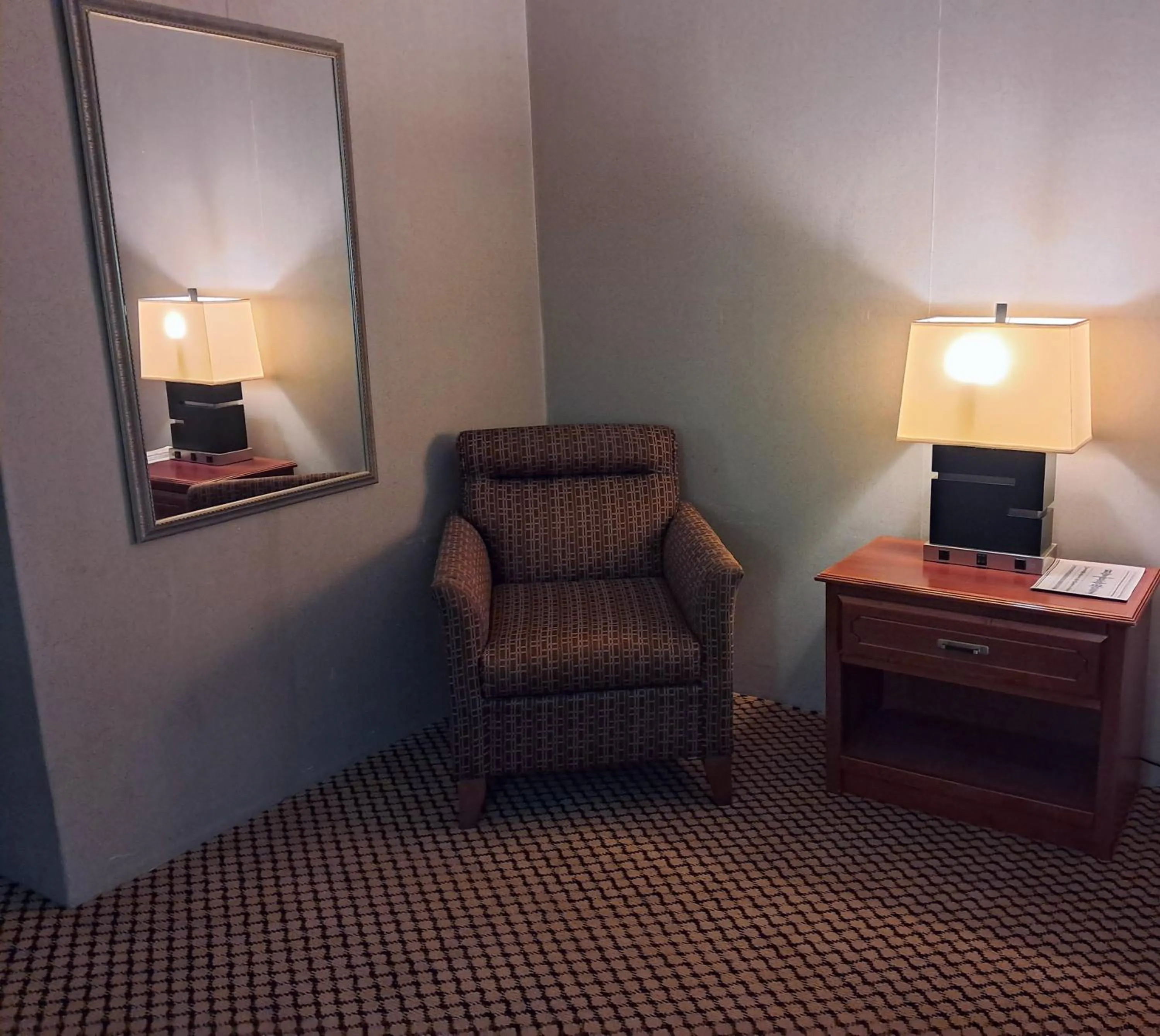 Seating area in National 9 Inn Showboat