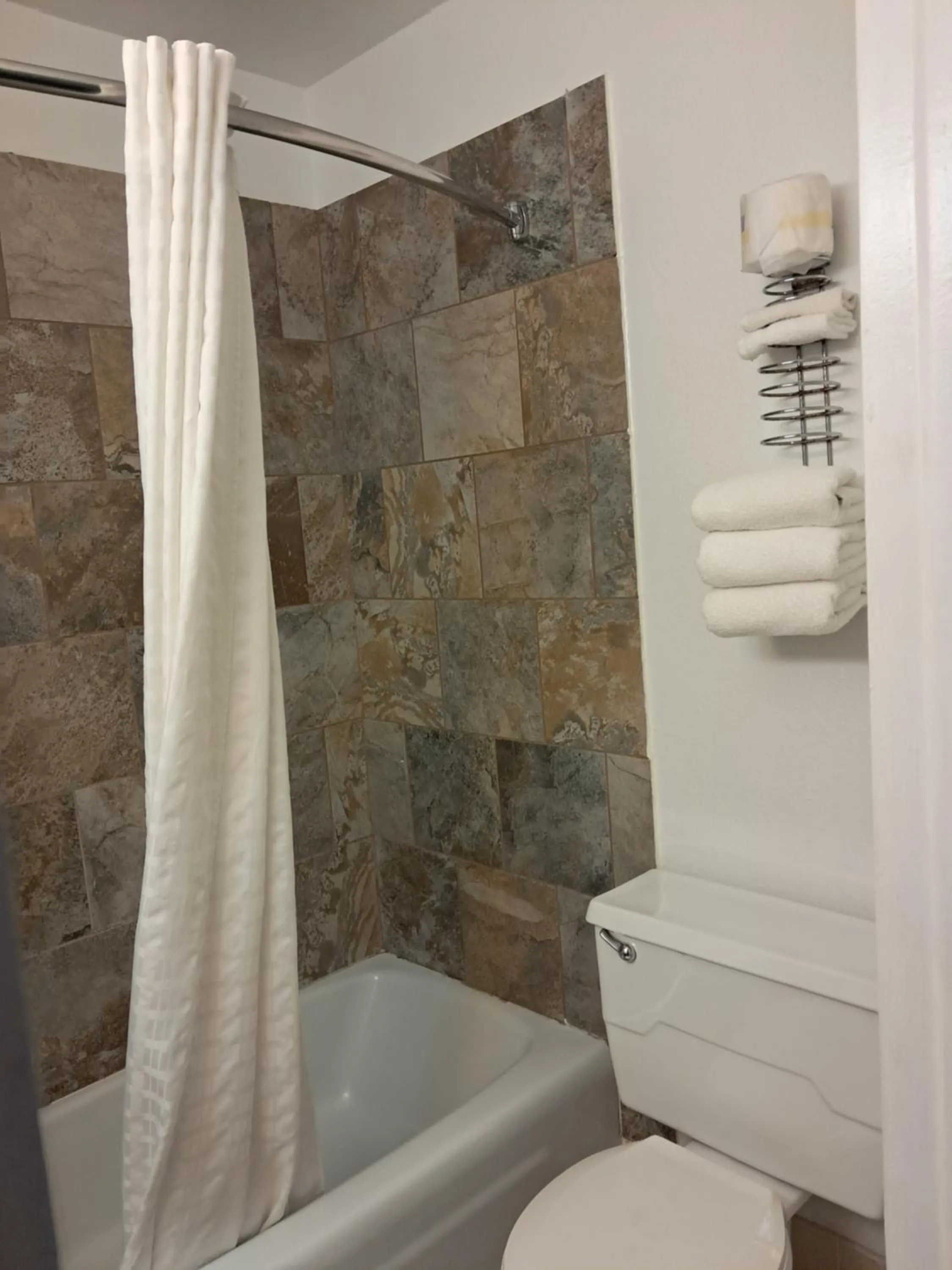 Toilet in National 9 Inn Showboat