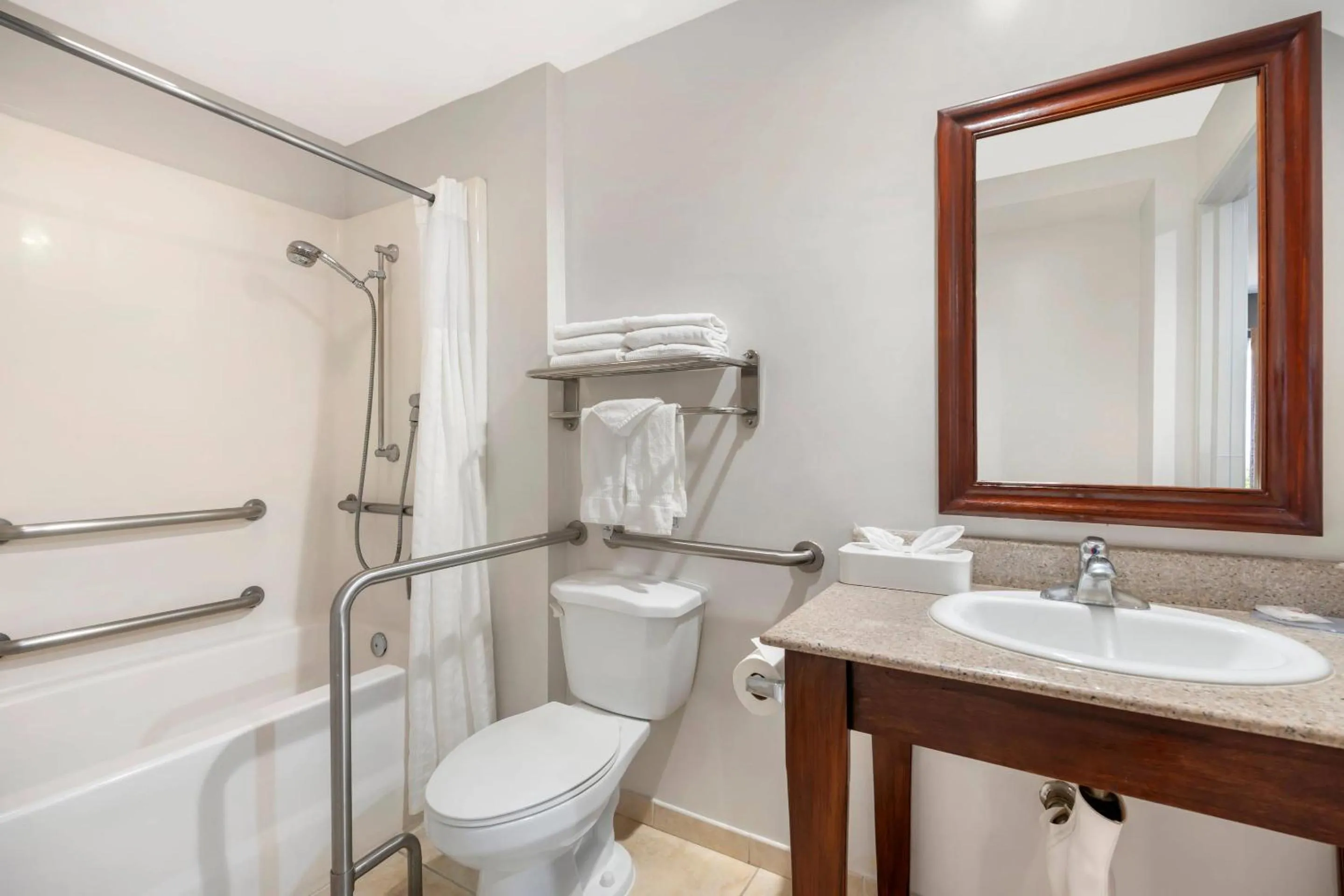 Bedroom in Comfort Inn Cockatoo Near LAX Airport