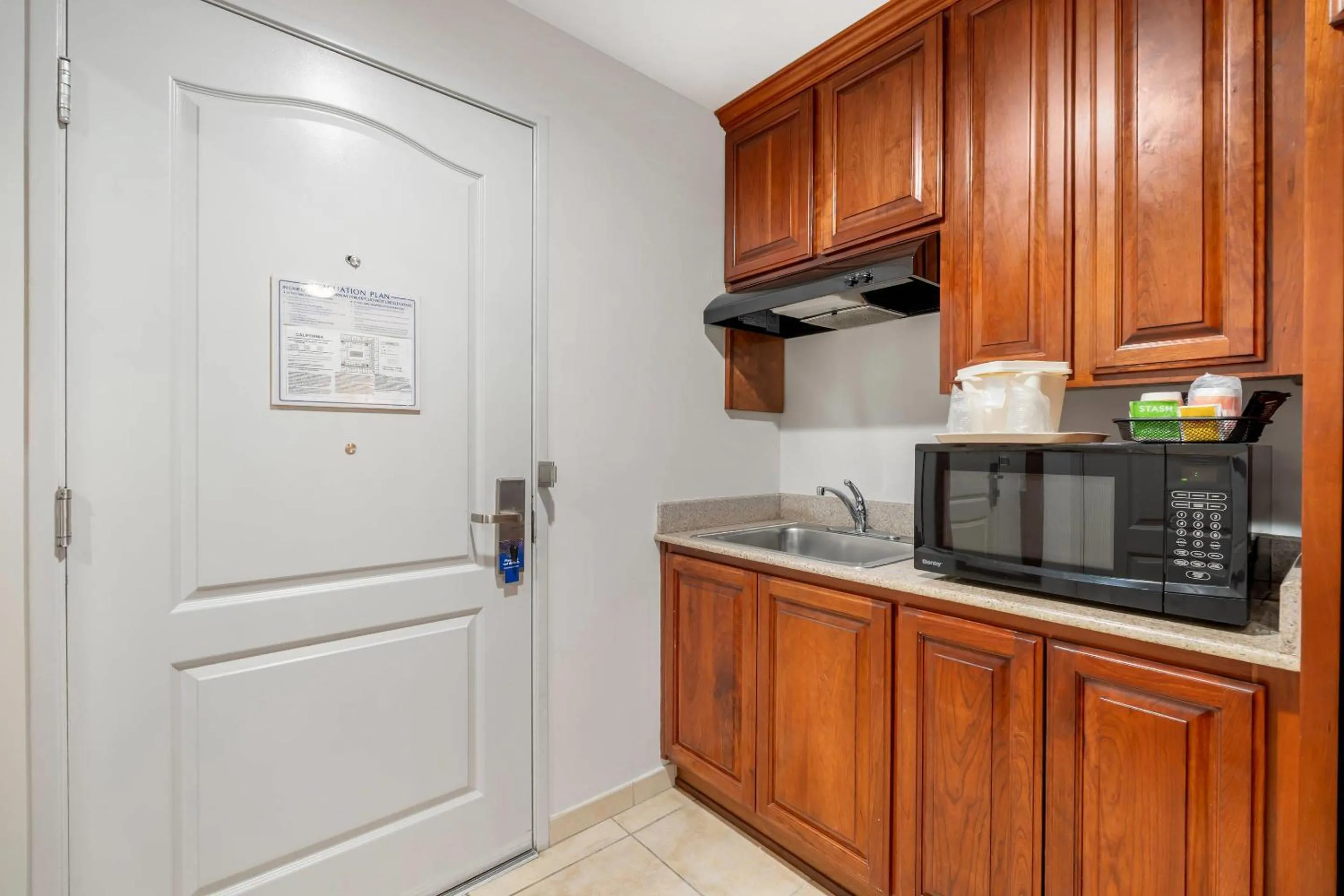 Bedroom in Comfort Inn Cockatoo Near LAX Airport