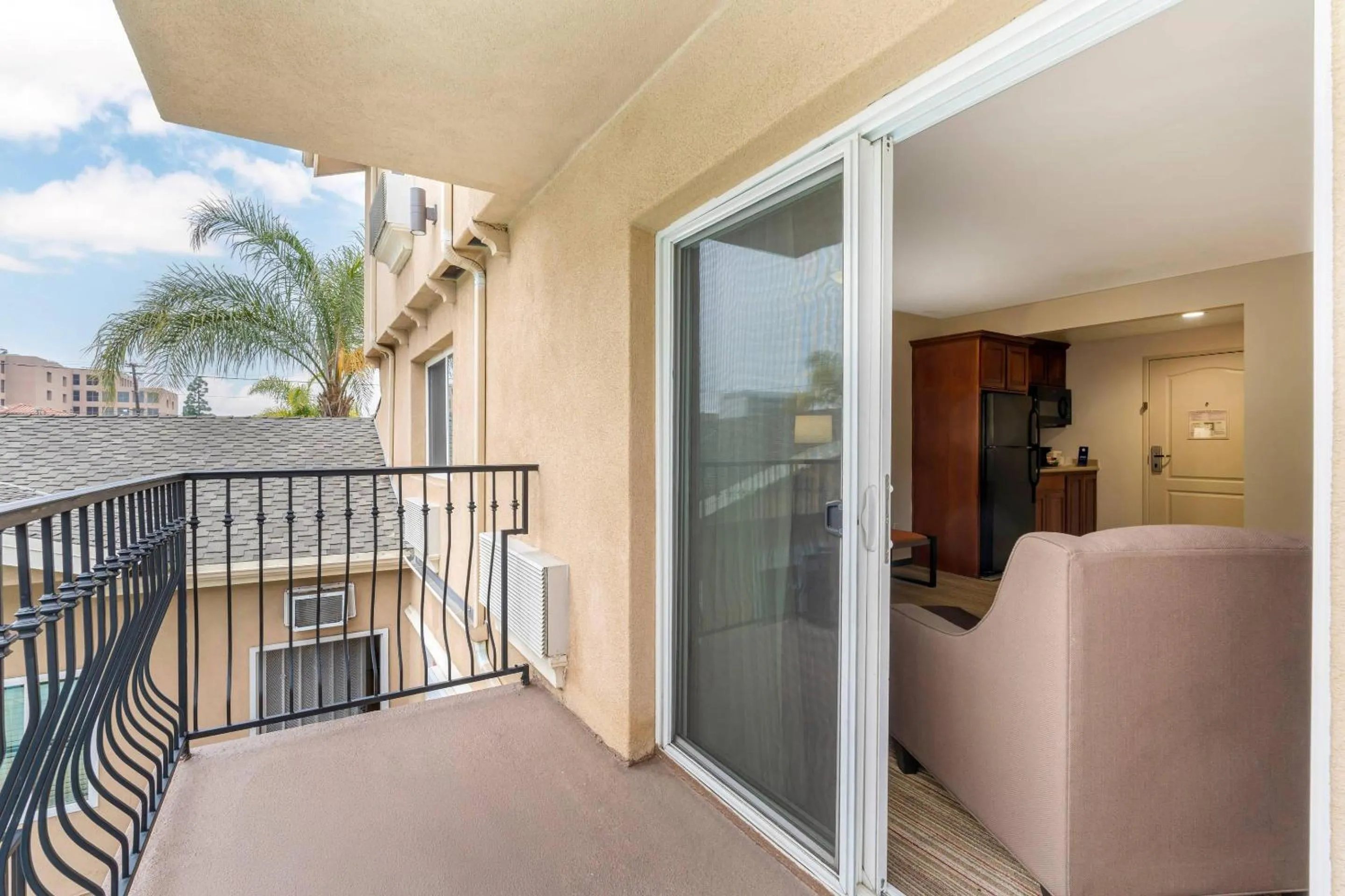 Bedroom in Comfort Inn Cockatoo Near LAX Airport