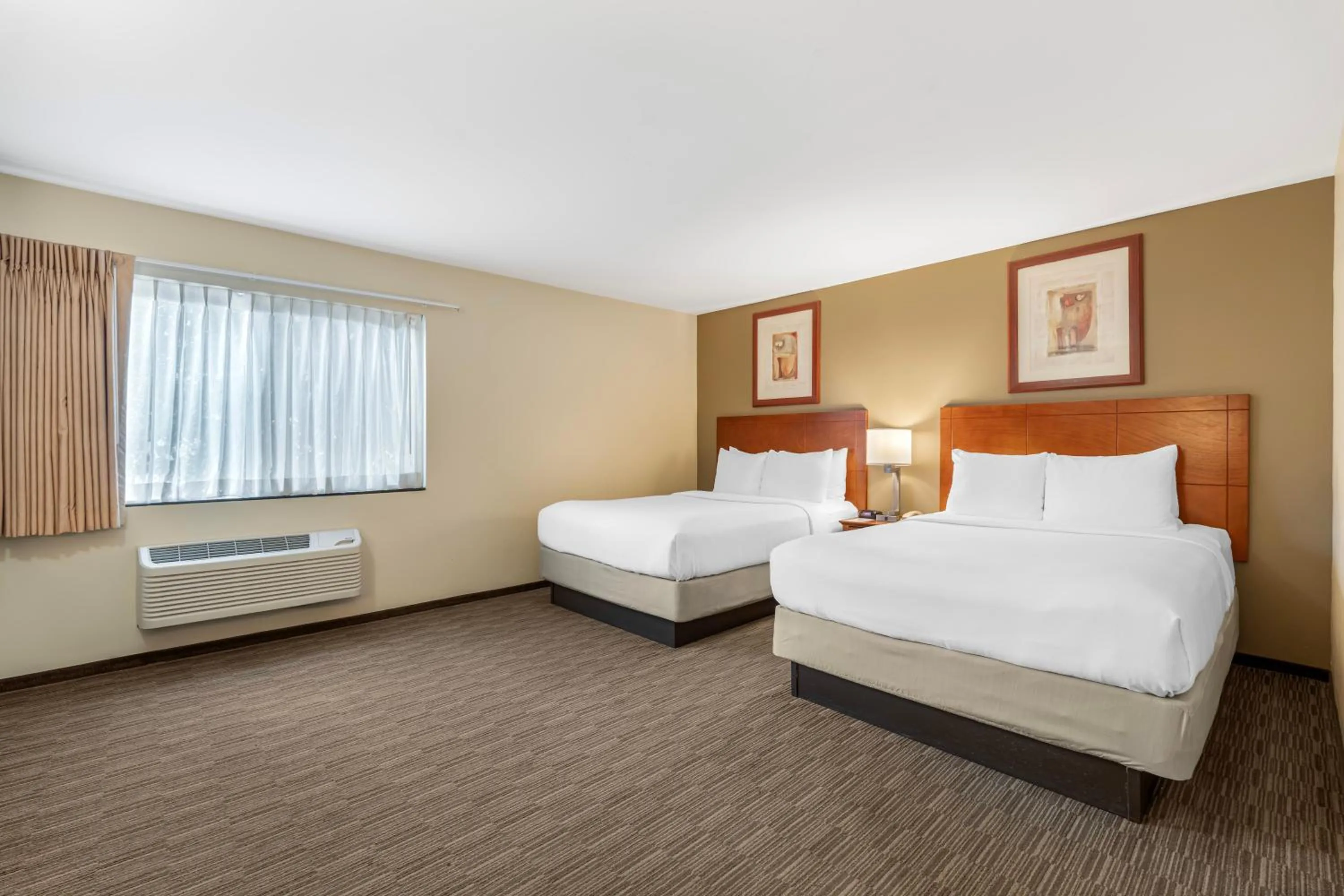 Bed in Comfort Inn Cockatoo Near LAX Airport