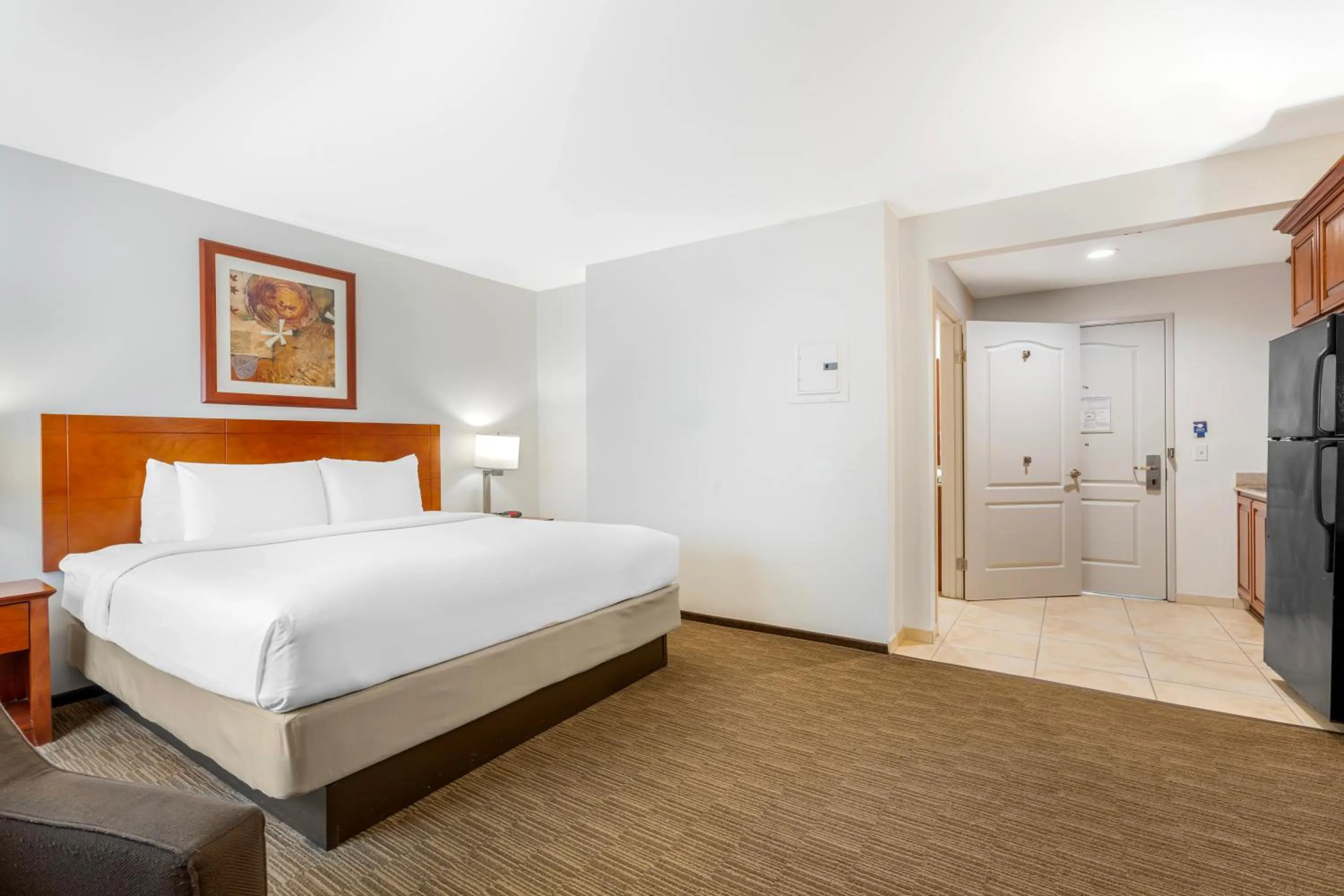 Bed in Comfort Inn Cockatoo Near LAX Airport