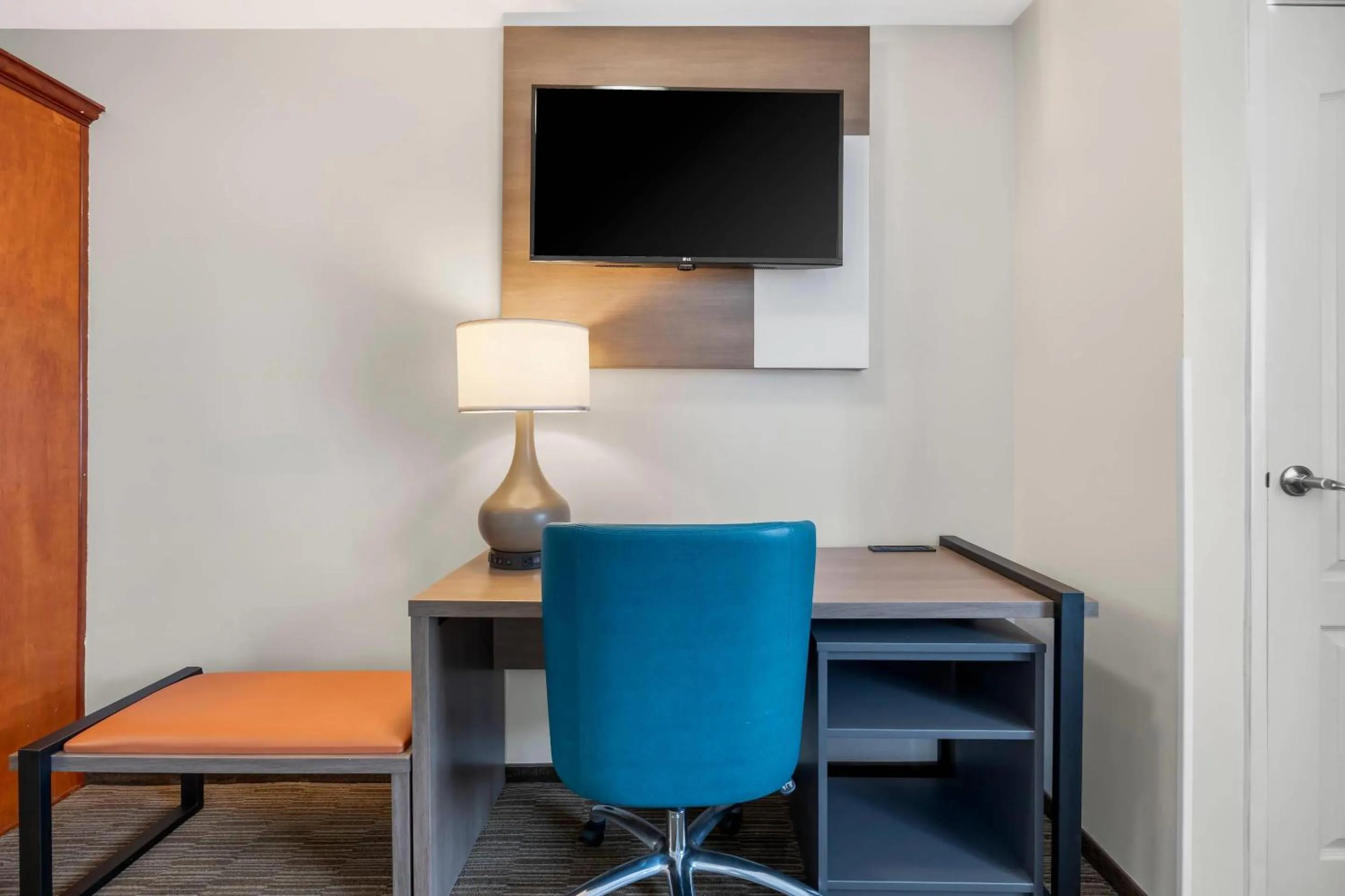 Bedroom in Comfort Inn Cockatoo Near LAX Airport