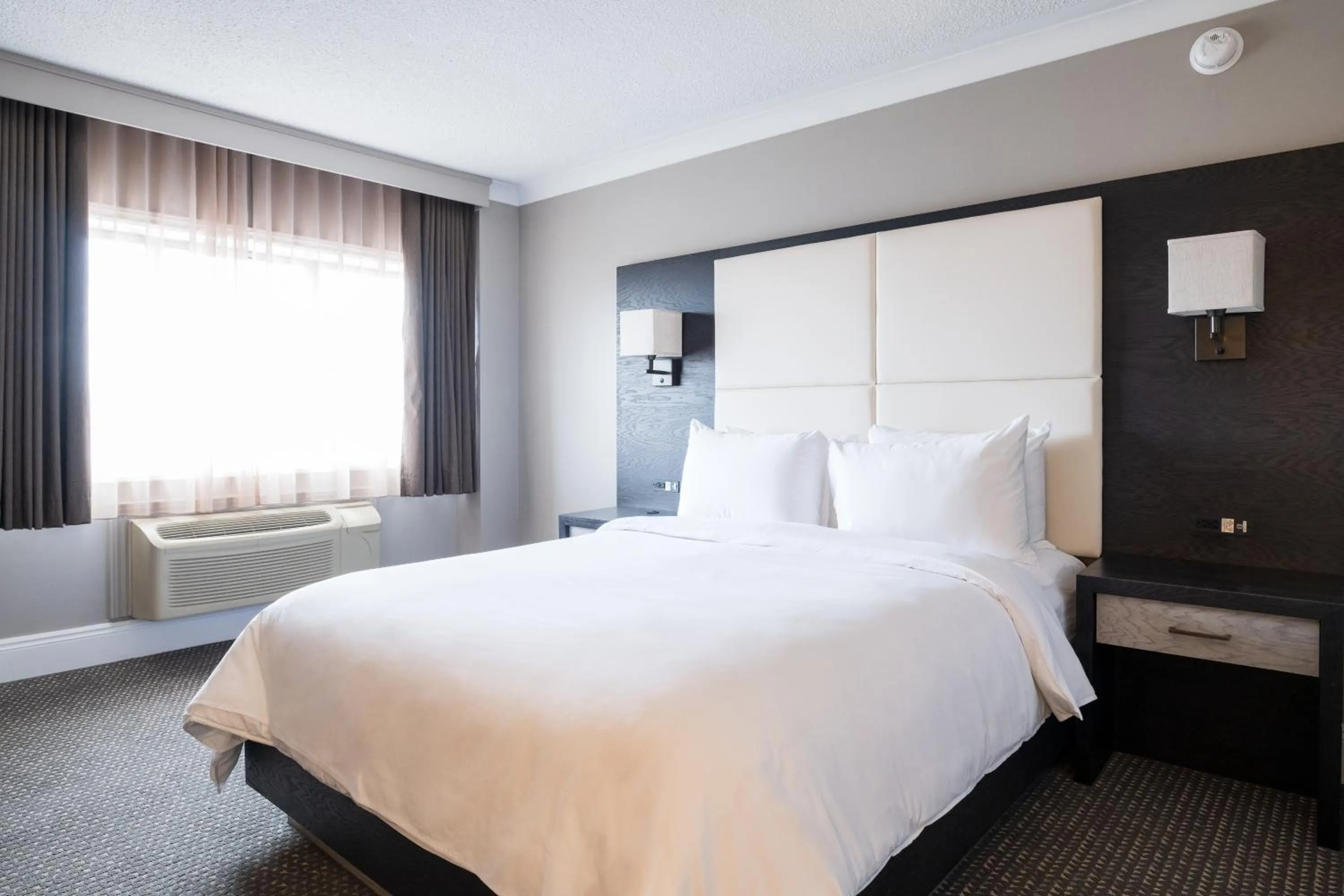 Bed in Crowne Plaza Hotel Moncton Downtown by IHG