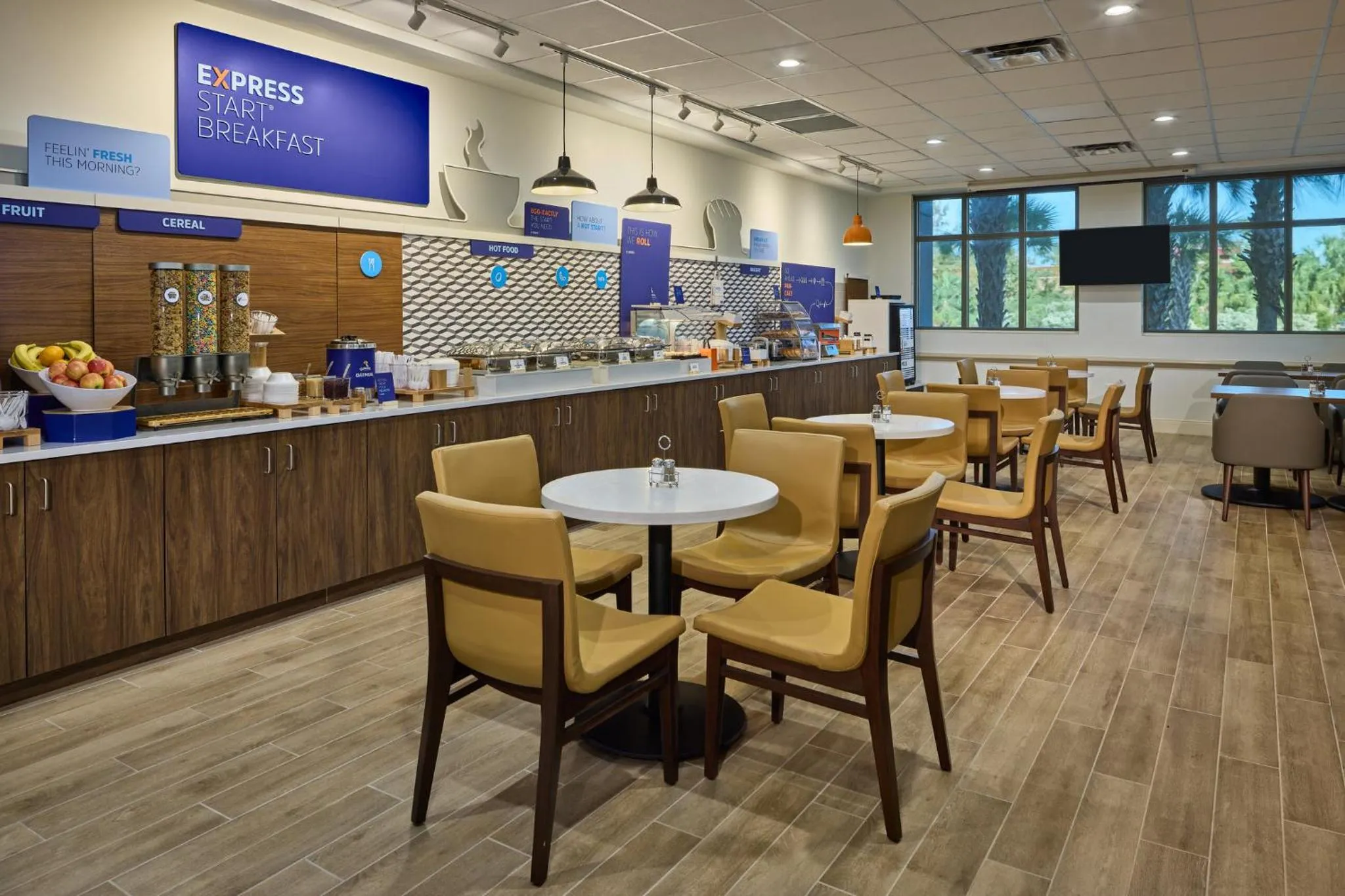 Breakfast in Holiday Inn Express & Suites Charleston DWTN -Westedge by IHG