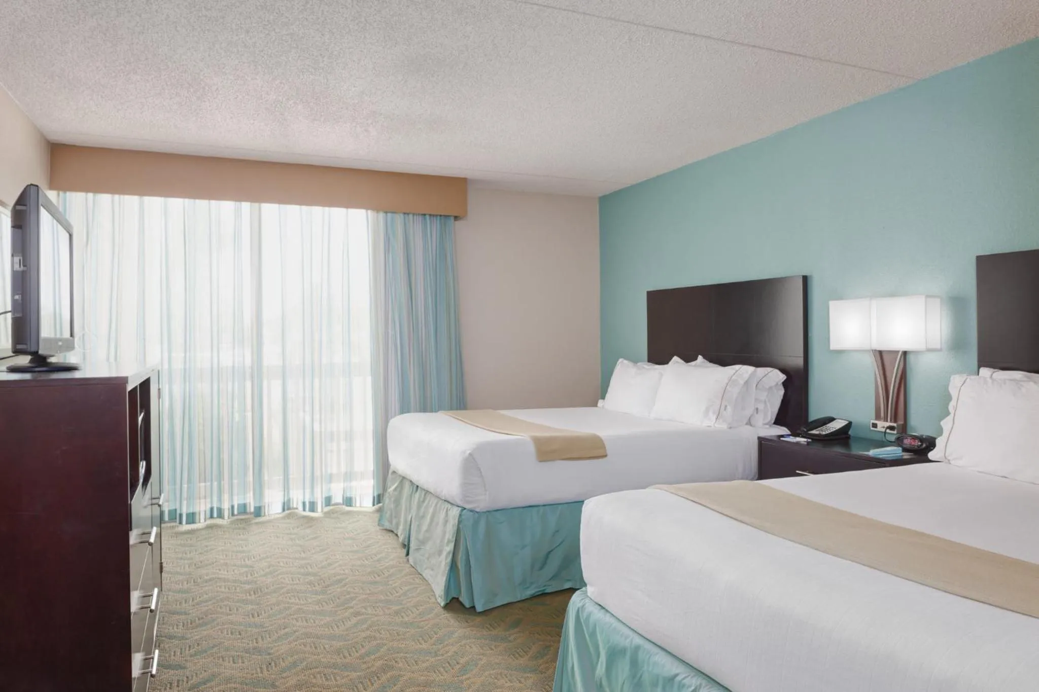 Photo of the whole room, Bed in Holiday Inn Express & Suites Charleston DWTN -Westedge by IHG
