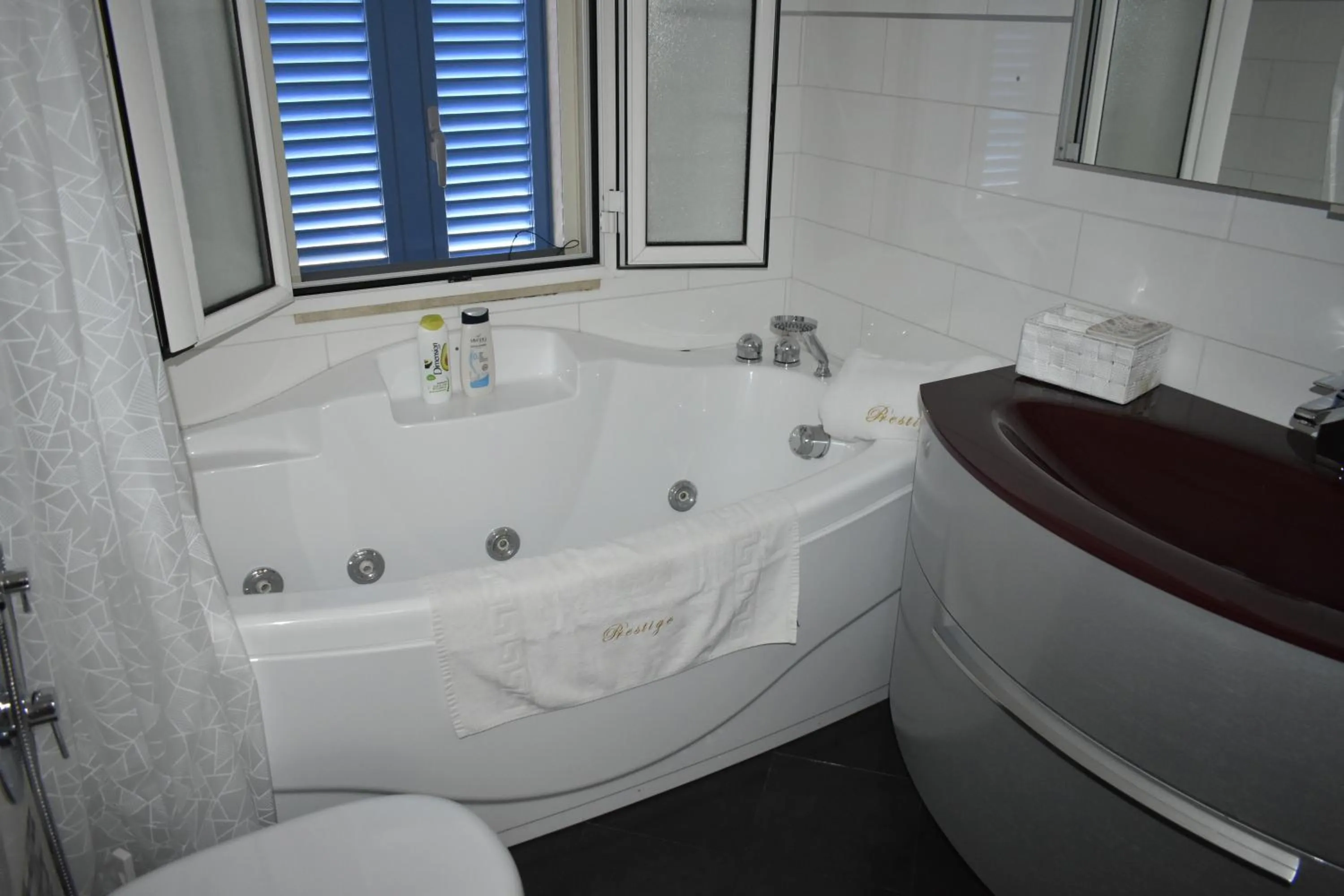 Hot Tub in B&B Prestige