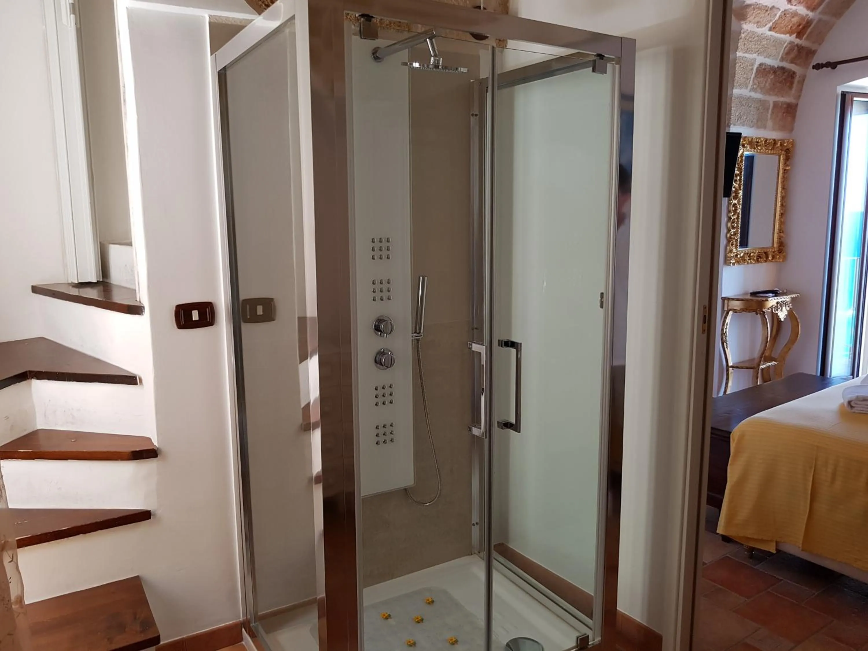Shower, Bed in B&B Prestige