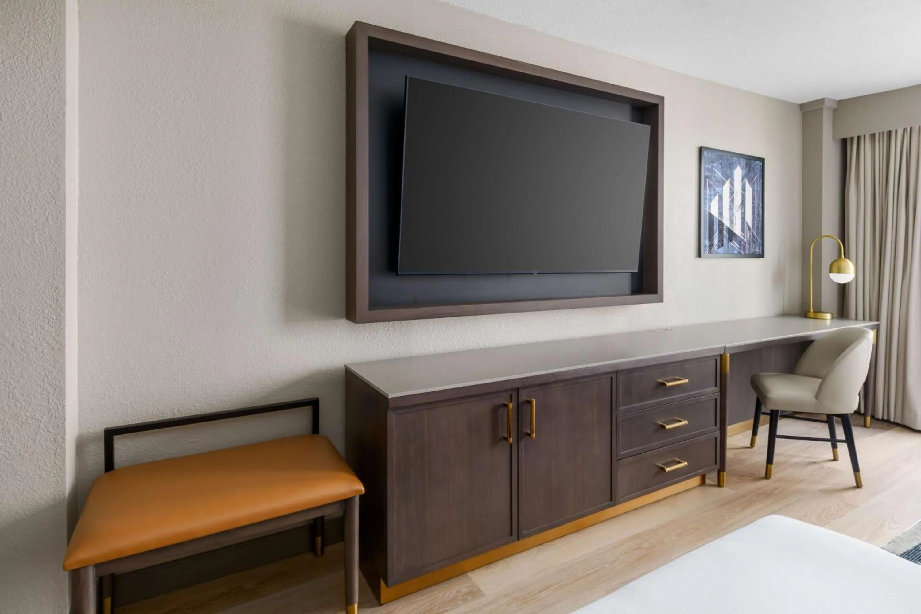 Bedroom, Bed in DoubleTree by Hilton Charlotte City Center