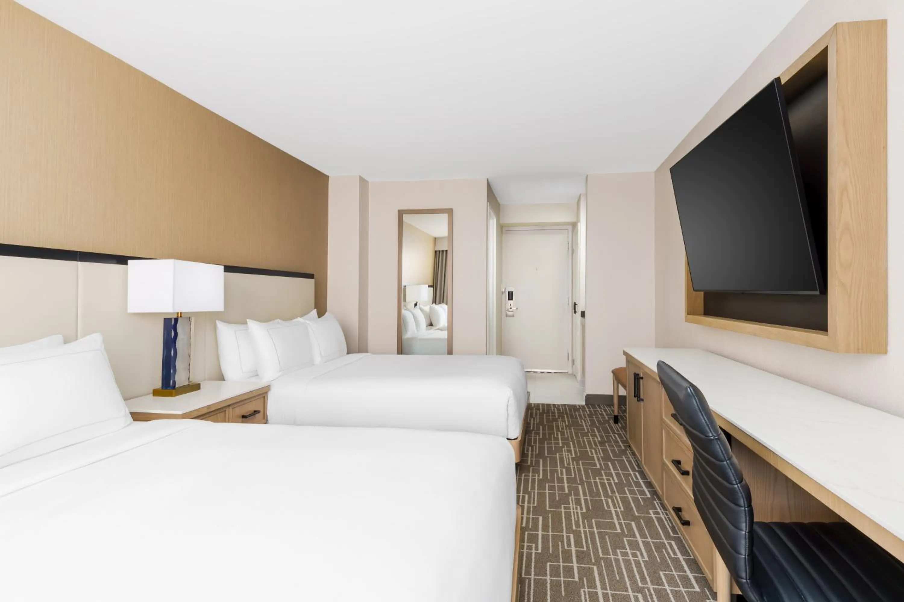 Bedroom, Bed in DoubleTree by Hilton Charlotte City Center