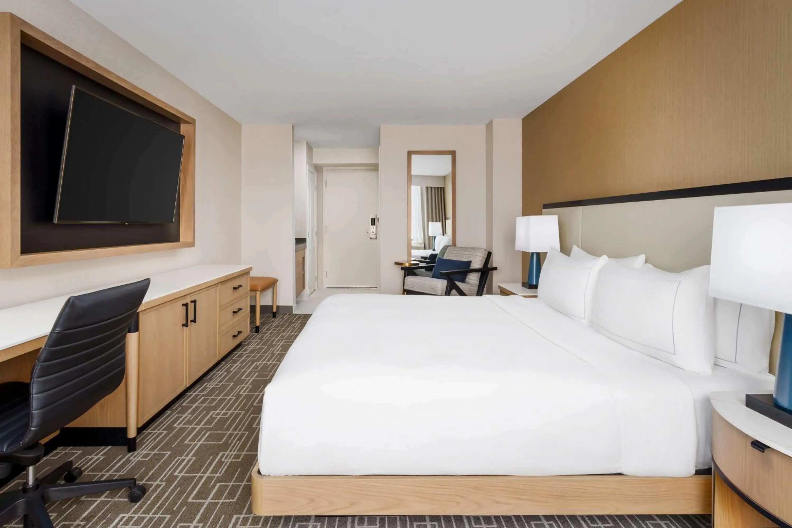 Bed in DoubleTree by Hilton Charlotte City Center