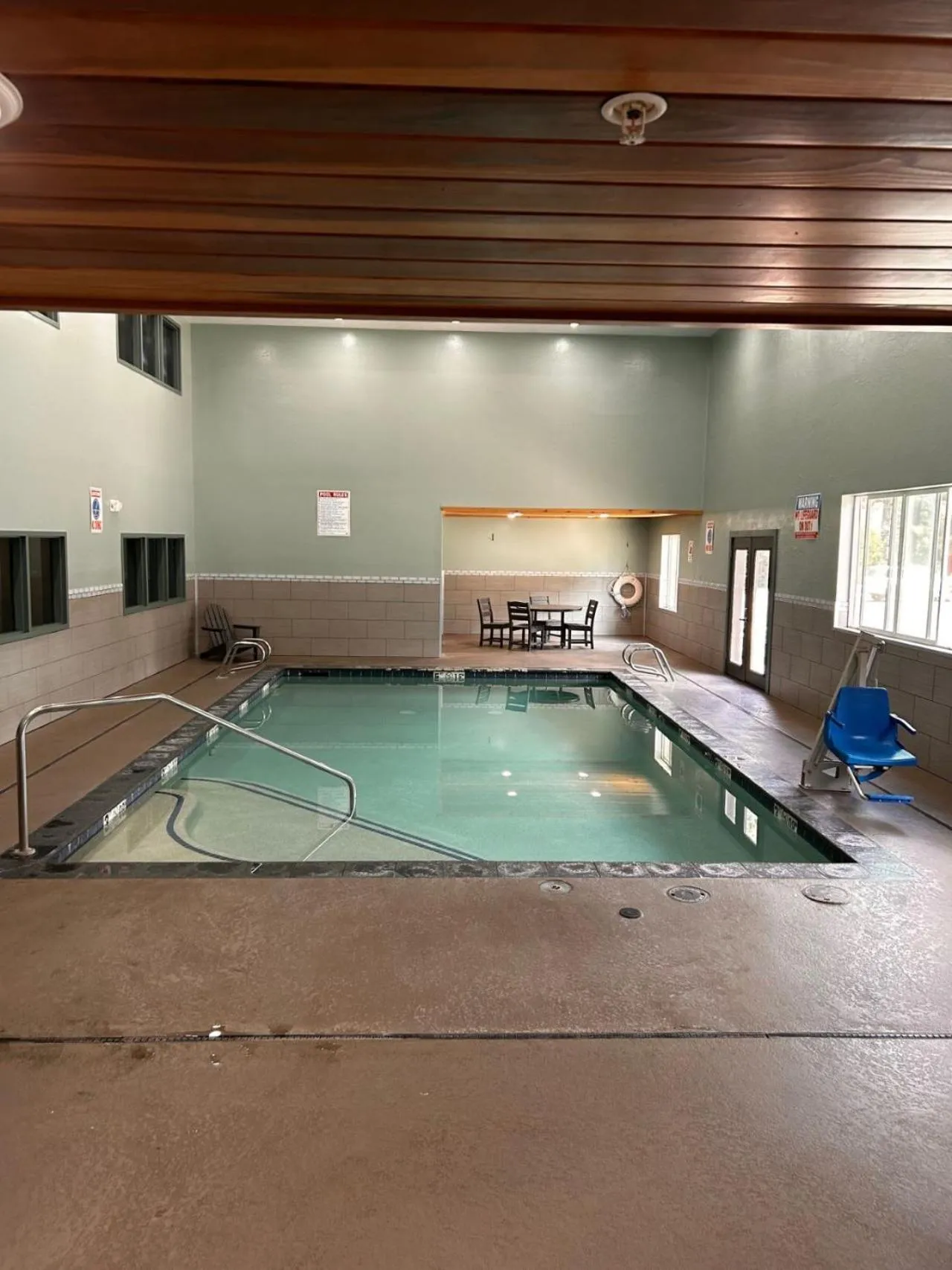 Swimming pool in GreenTree Inn & Suites Pinetop