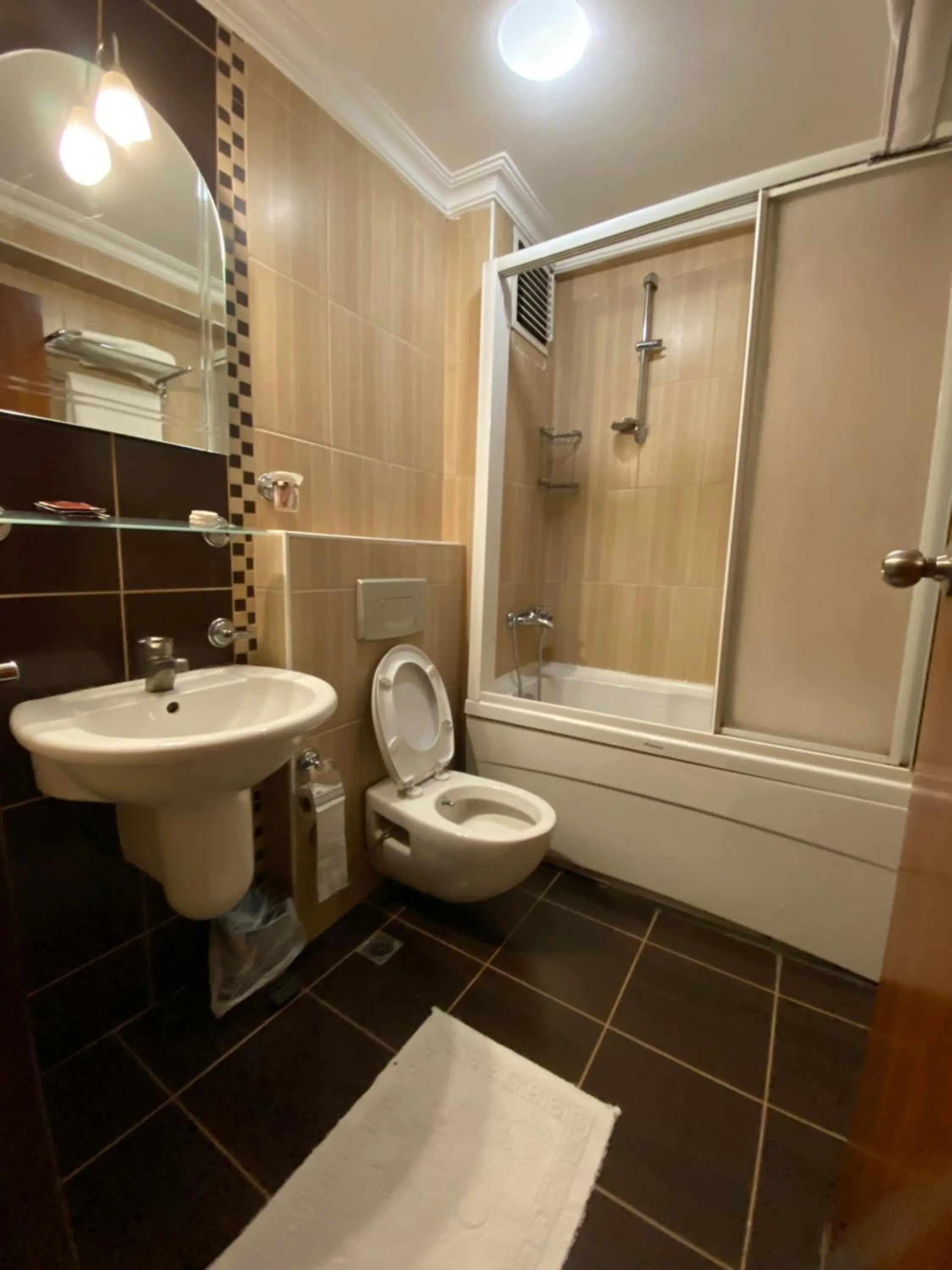 Bathroom in Hotel Monopol