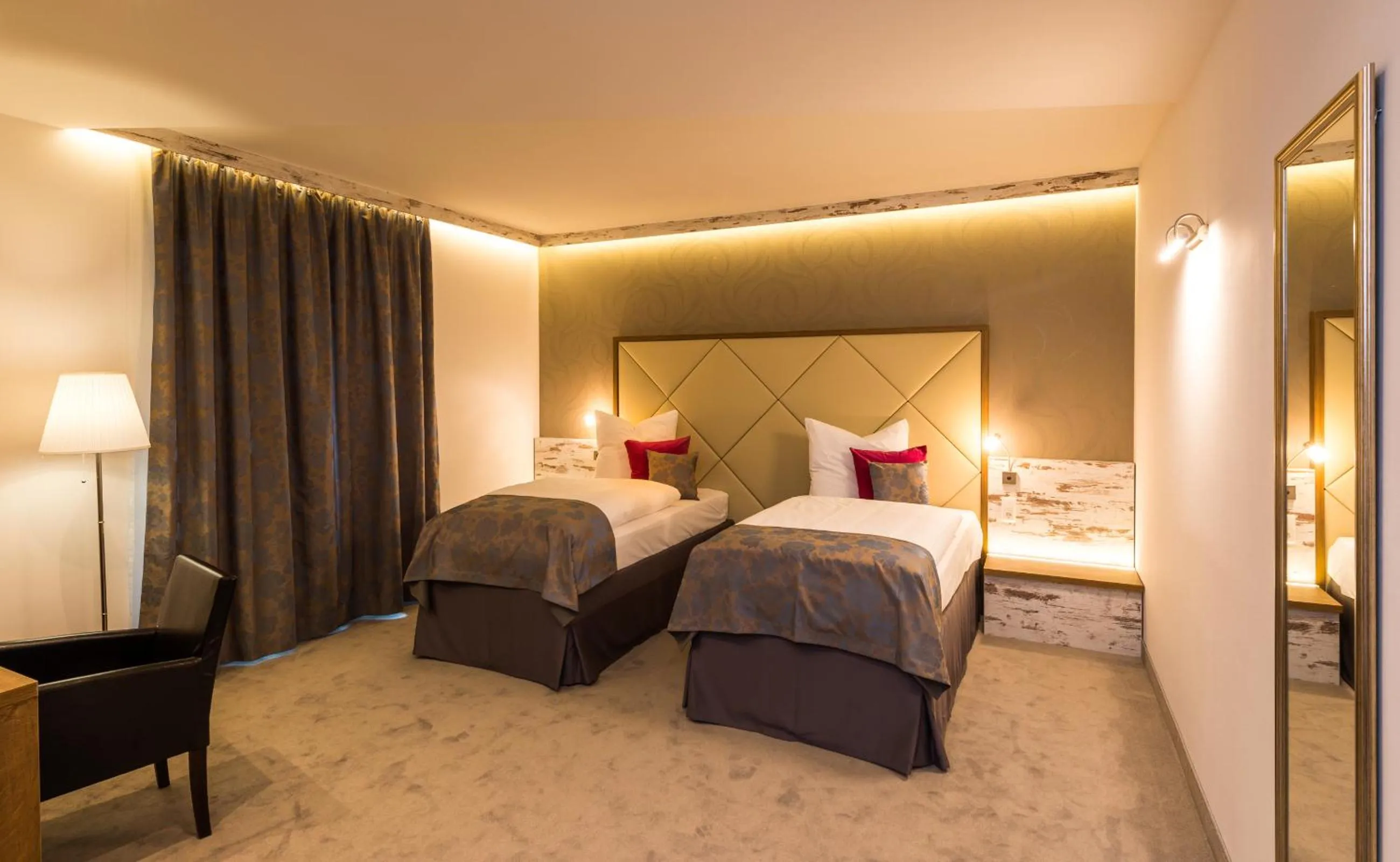 Photo of the whole room in Hotel Allegro